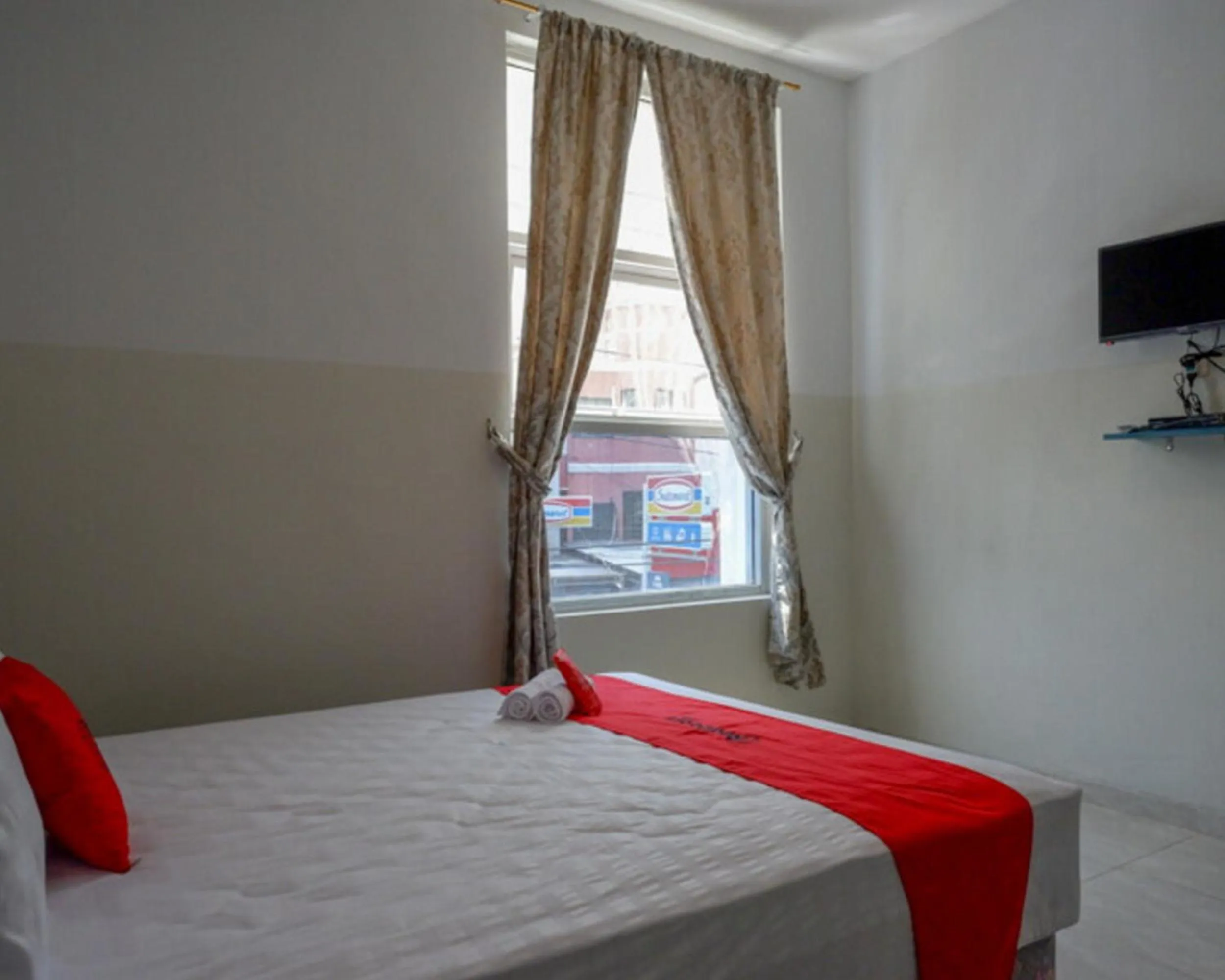 Bed in RedDoorz near Tamansari Shopping Center Salatiga