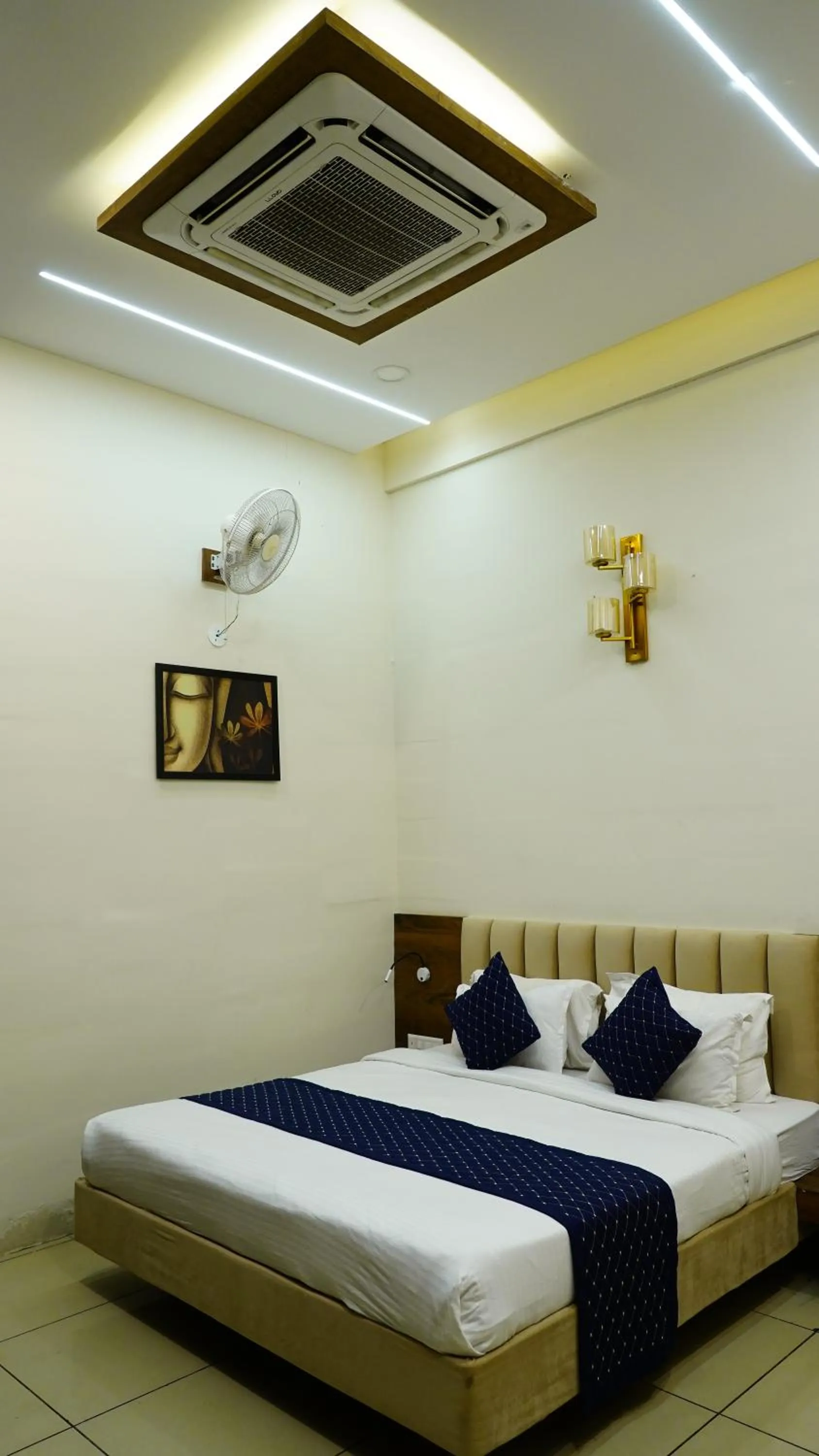 Bedroom, Bed in Hotel Manas Plus