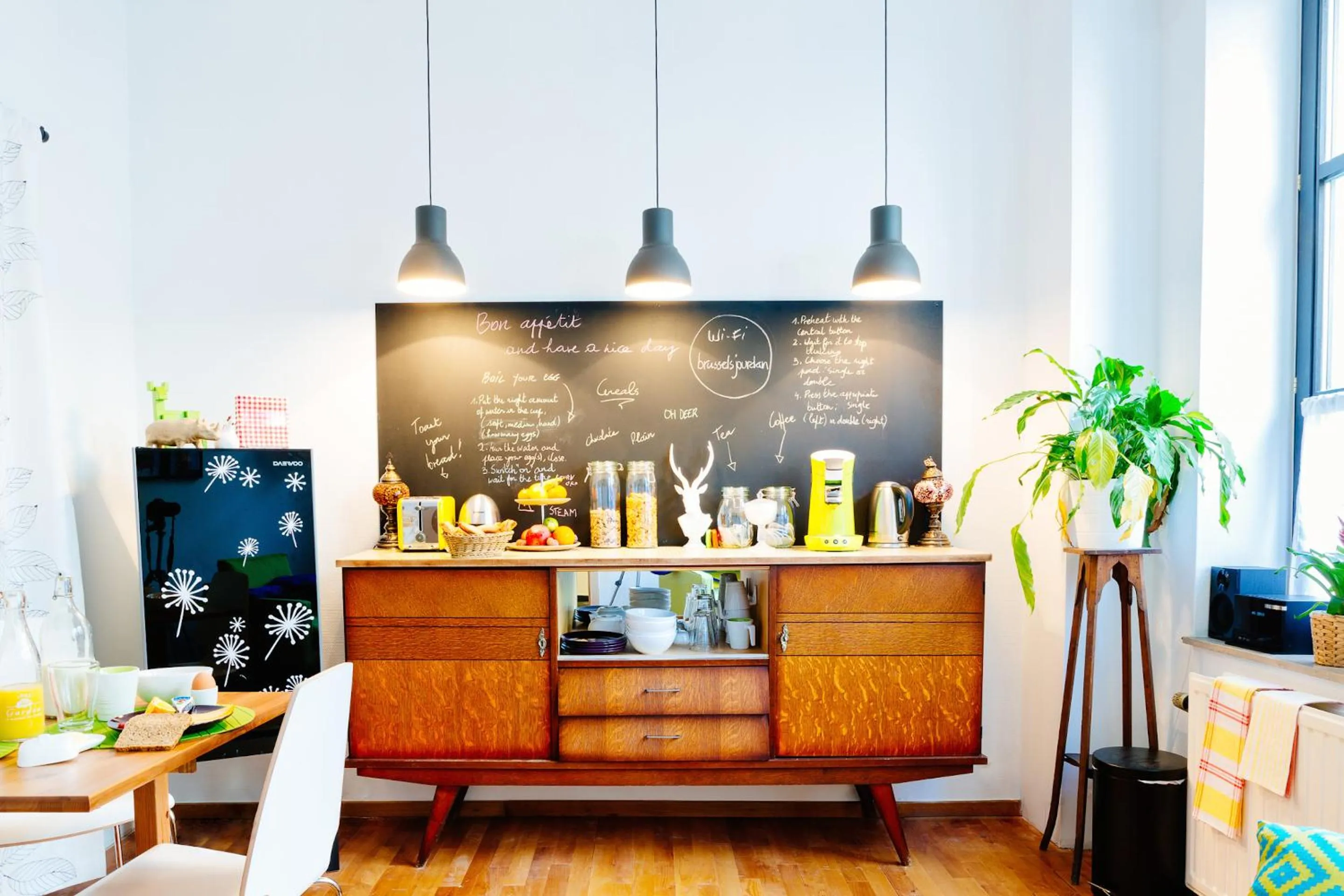 Communal kitchen in B&B Place Jourdan