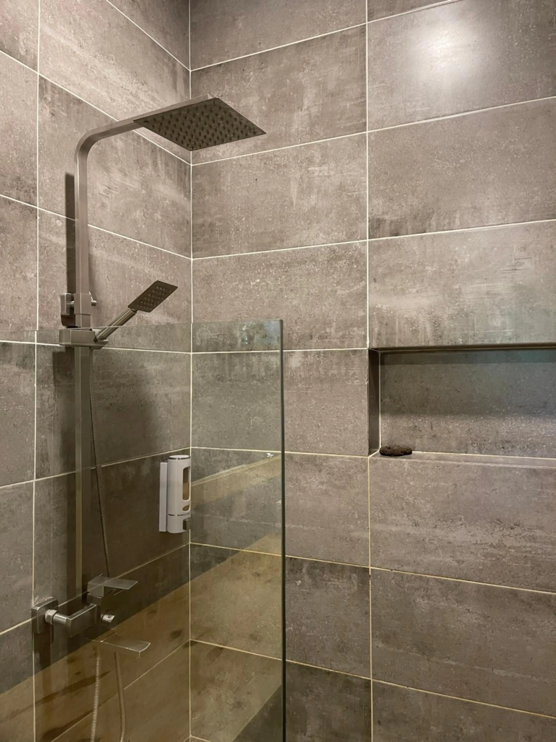 Shower in Eagle View Lodge - Kigali