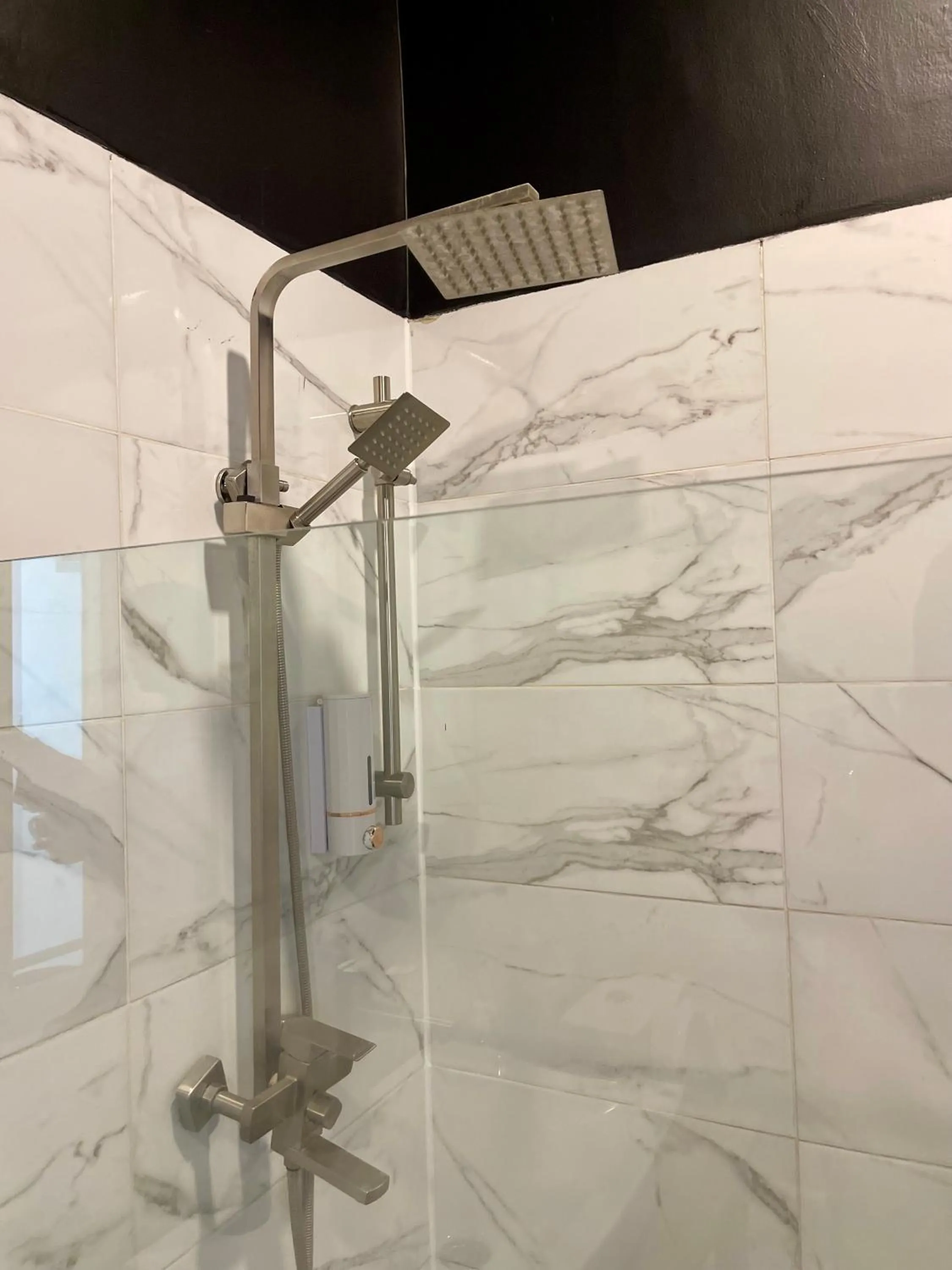 Shower in Eagle View Lodge - Kigali