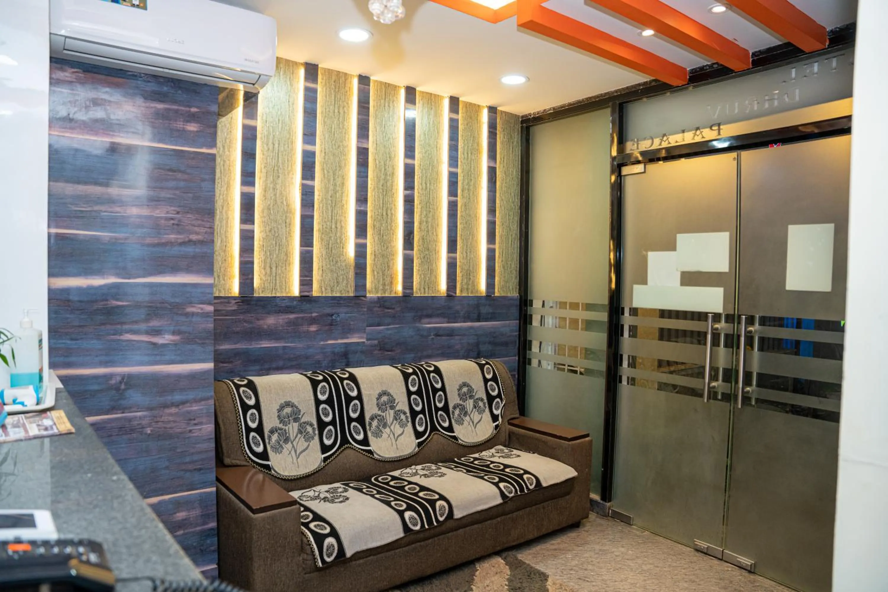 Lobby or reception in Hotel Dhruv Palace Bangalore Jakkur