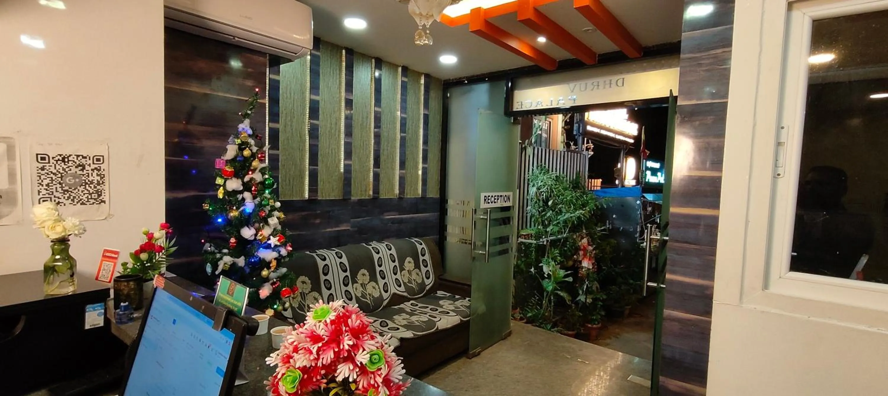 Lobby or reception in Hotel Dhruv Palace Bangalore Jakkur