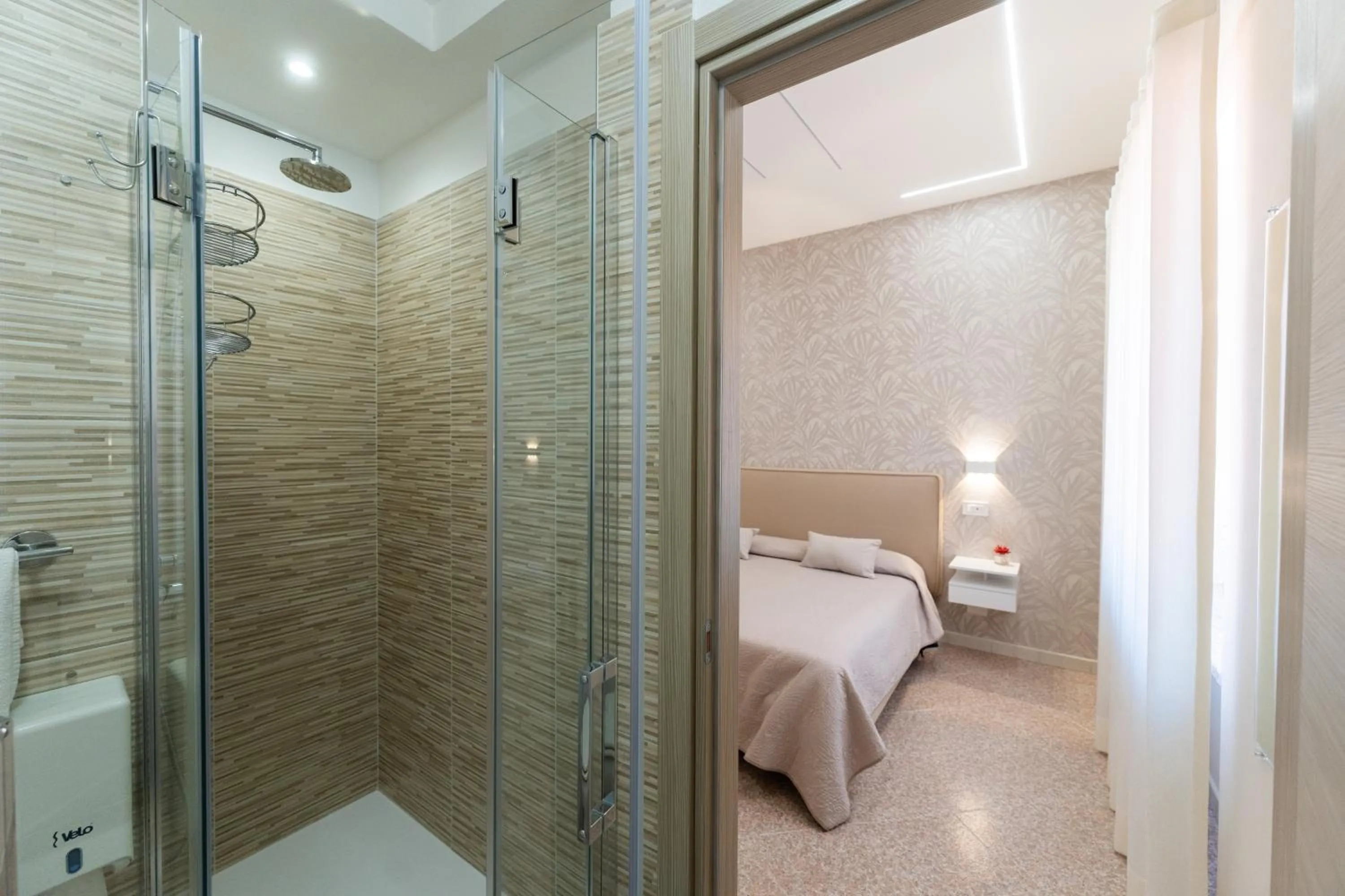 Shower in Leonardo's B&B