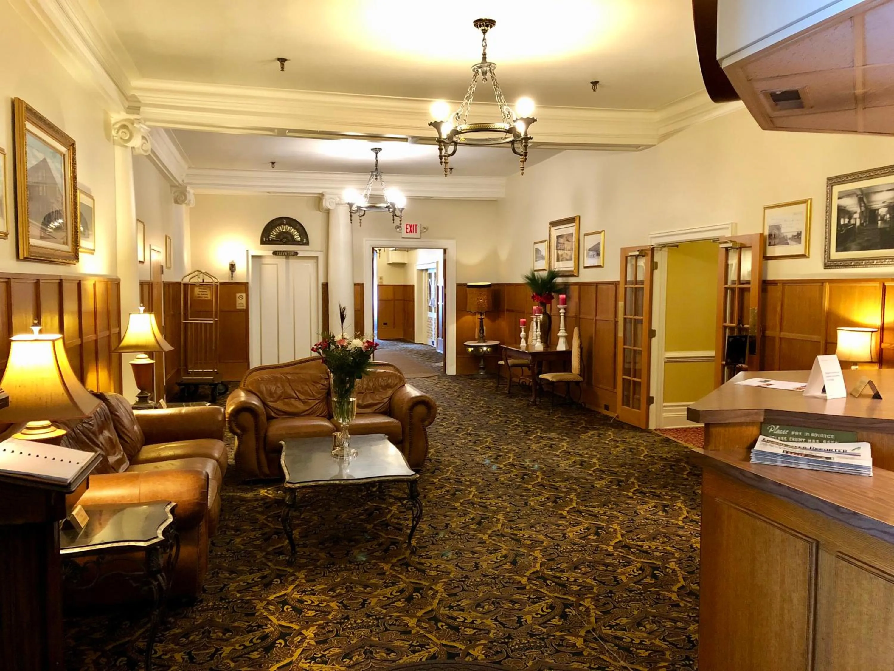 Lobby or reception in Stearns Hotel