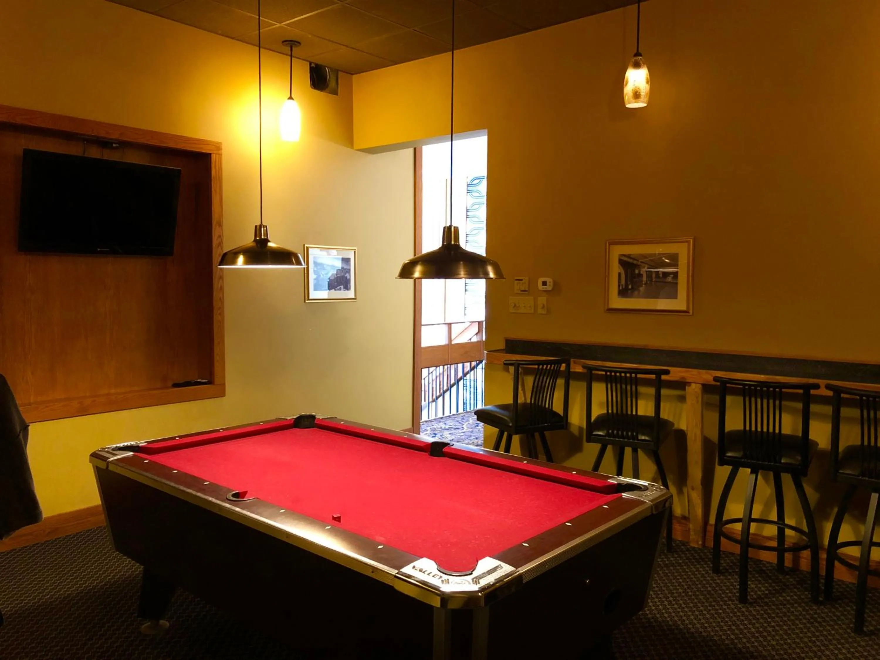 Communal lounge/ TV room in Stearns Hotel