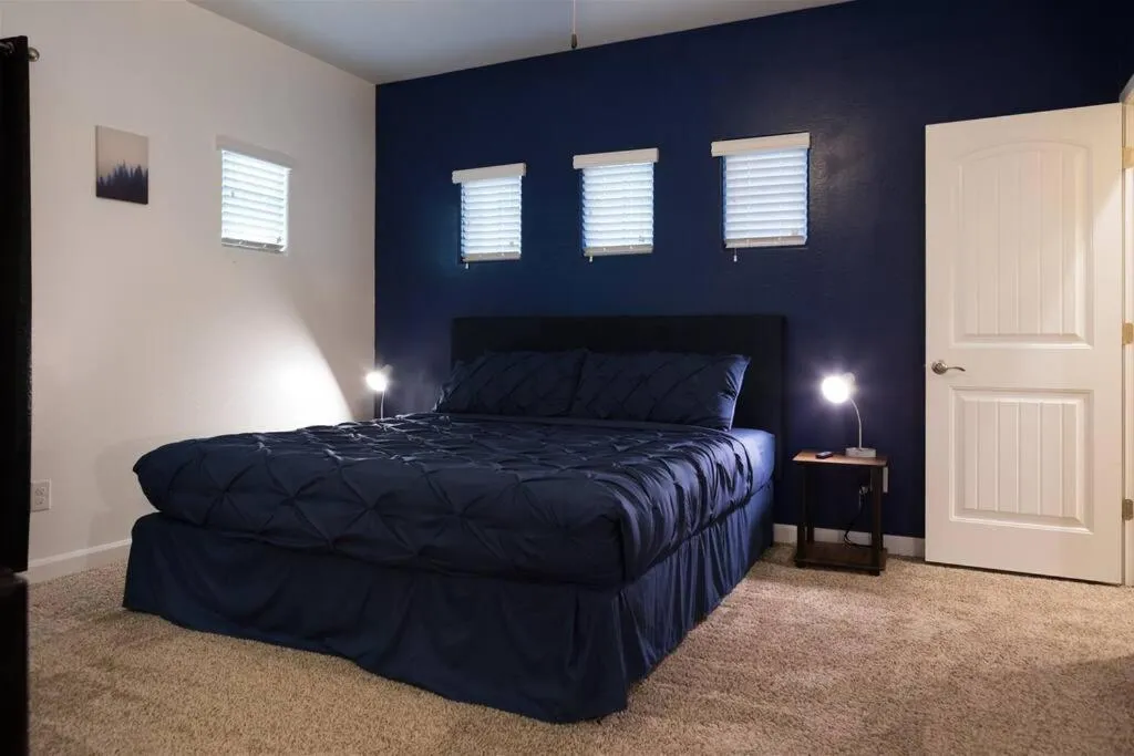 Bed in Gated townhouse with 2 suites, heated pool, hot tub