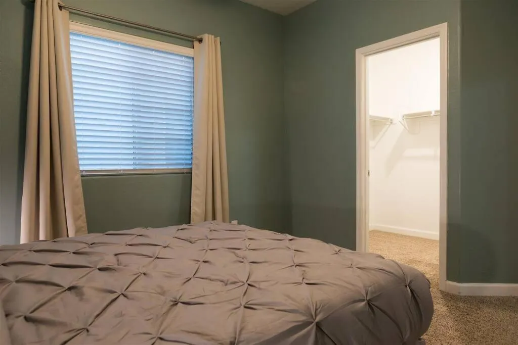 Bed in Gated townhouse with 2 suites, heated pool, hot tub