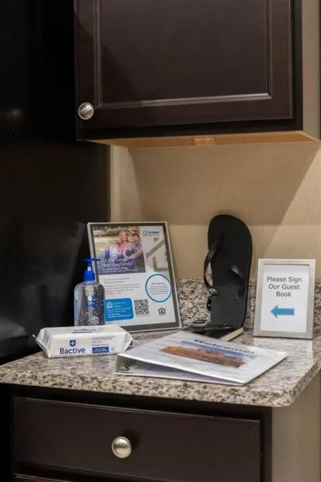 Gated townhouse with 2 suites, heated pool, hot tub