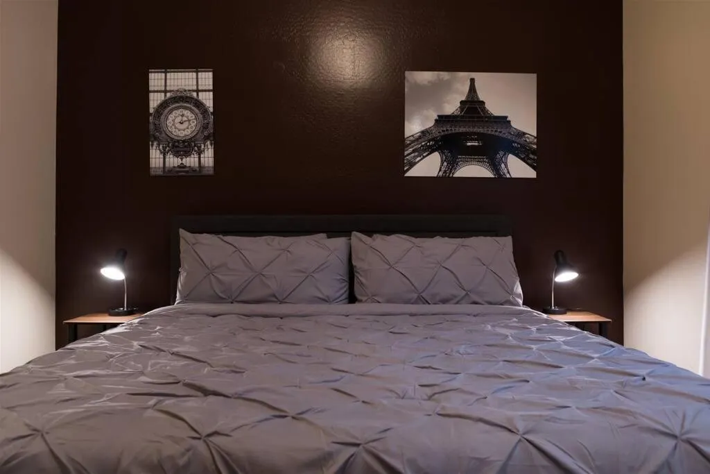 Bed in Gated townhouse with 2 suites, heated pool, hot tub