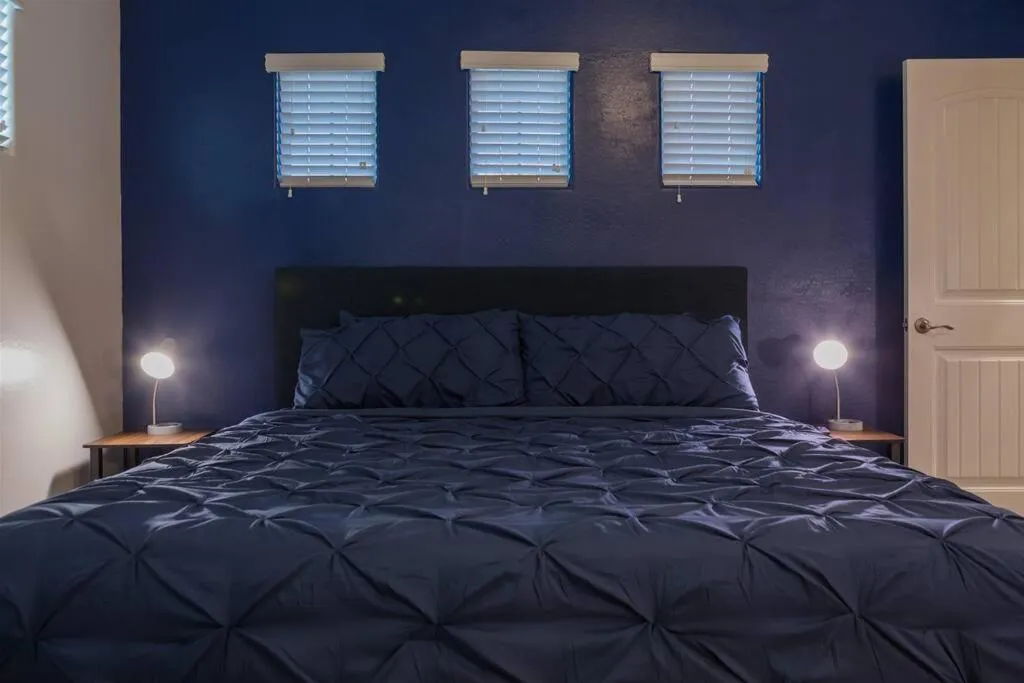 Bed in Gated townhouse with 2 suites, heated pool, hot tub