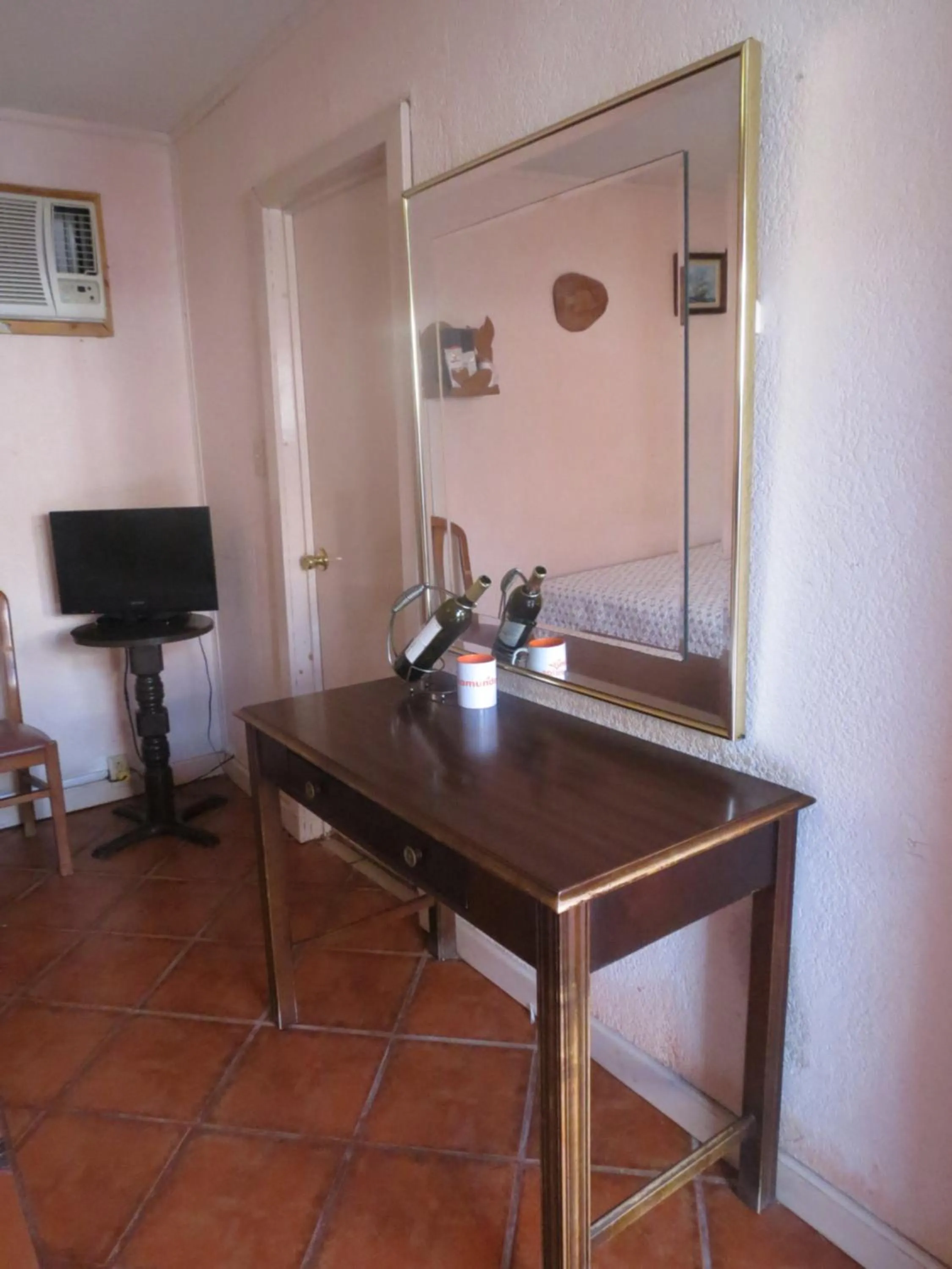 TV and multimedia in Restaurante Malarrimo Hotel & RV Parking