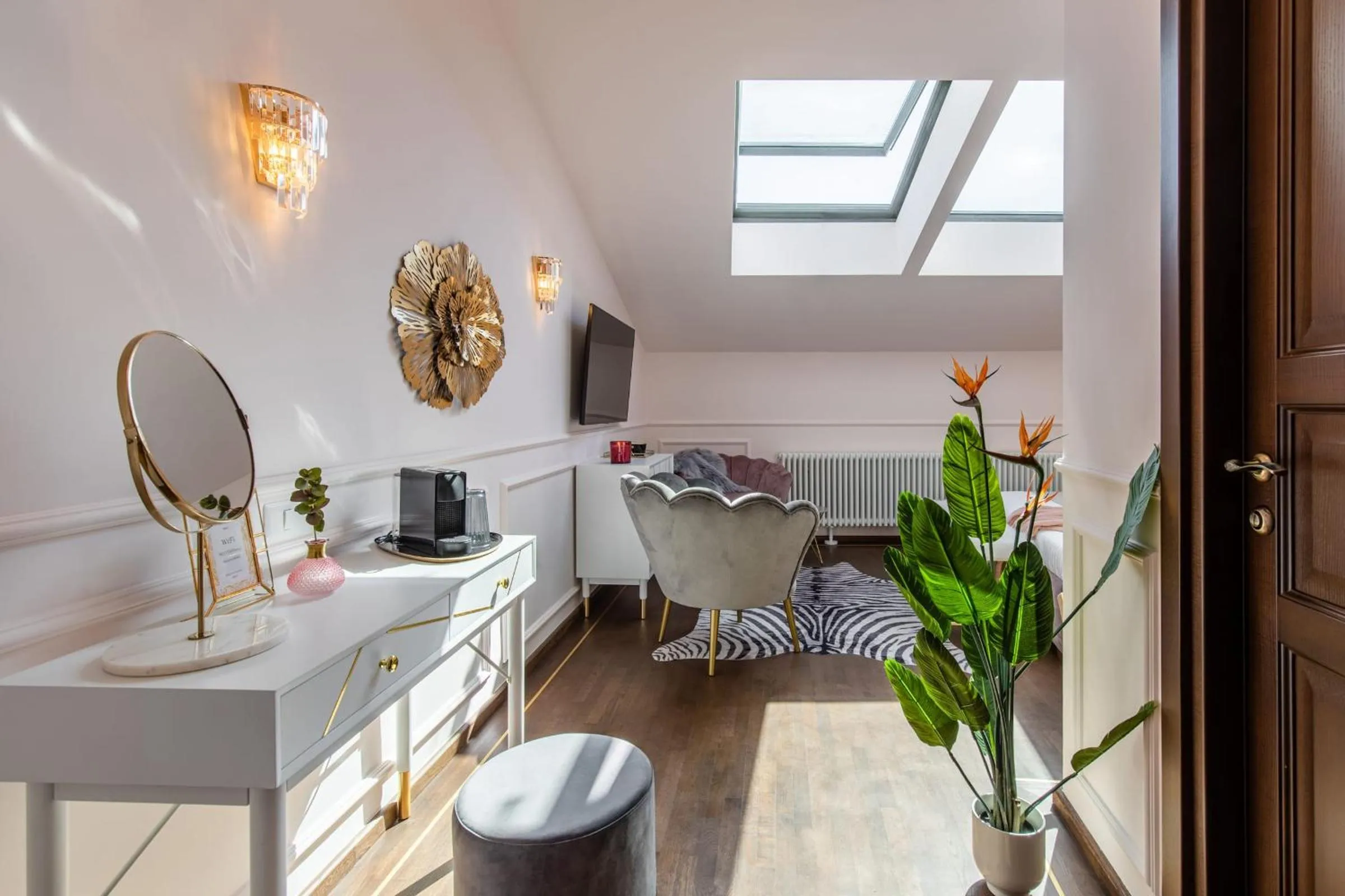 TV and multimedia in Old Town Luxury Suites