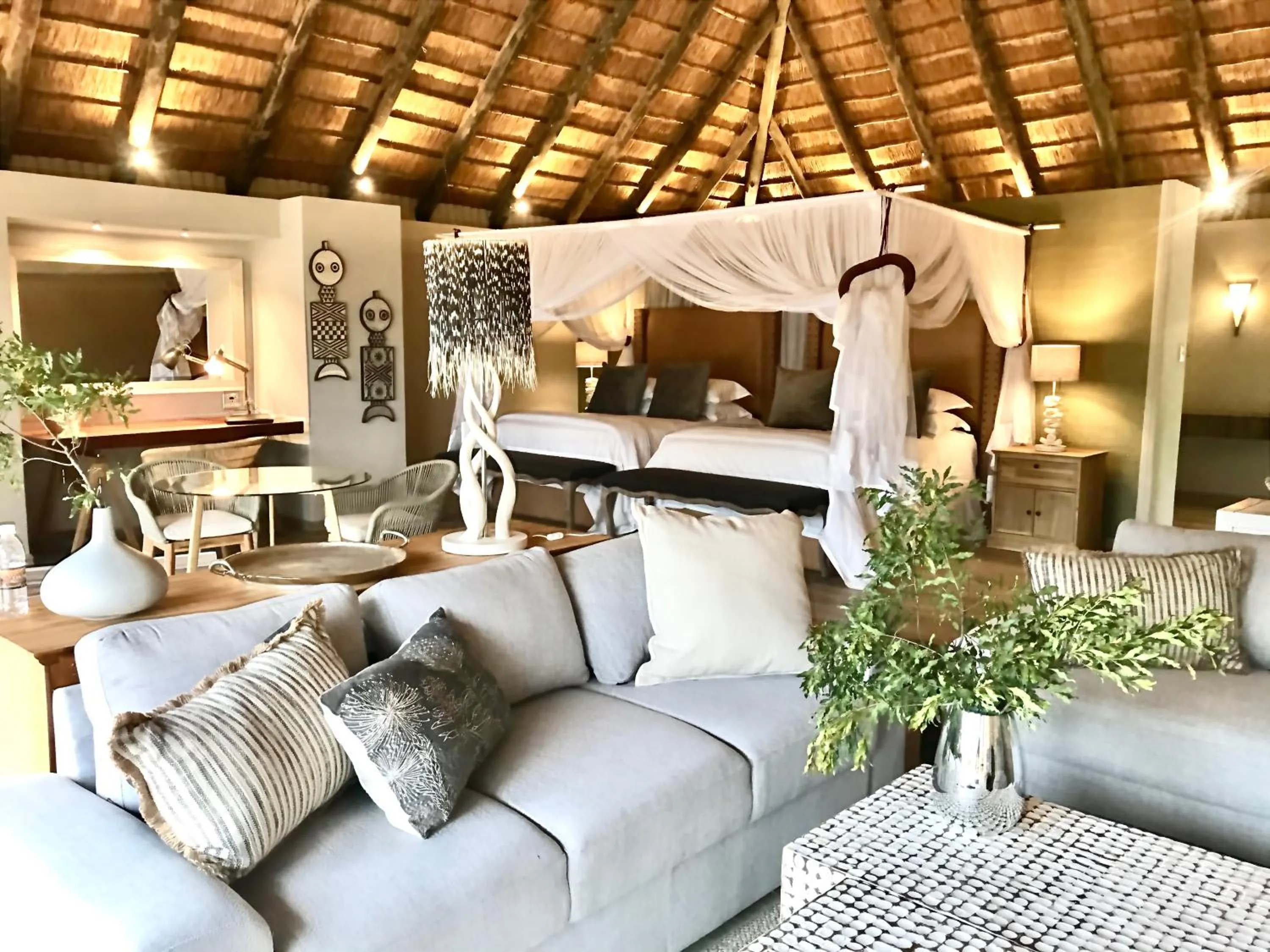 Living room in Karongwe River Lodge