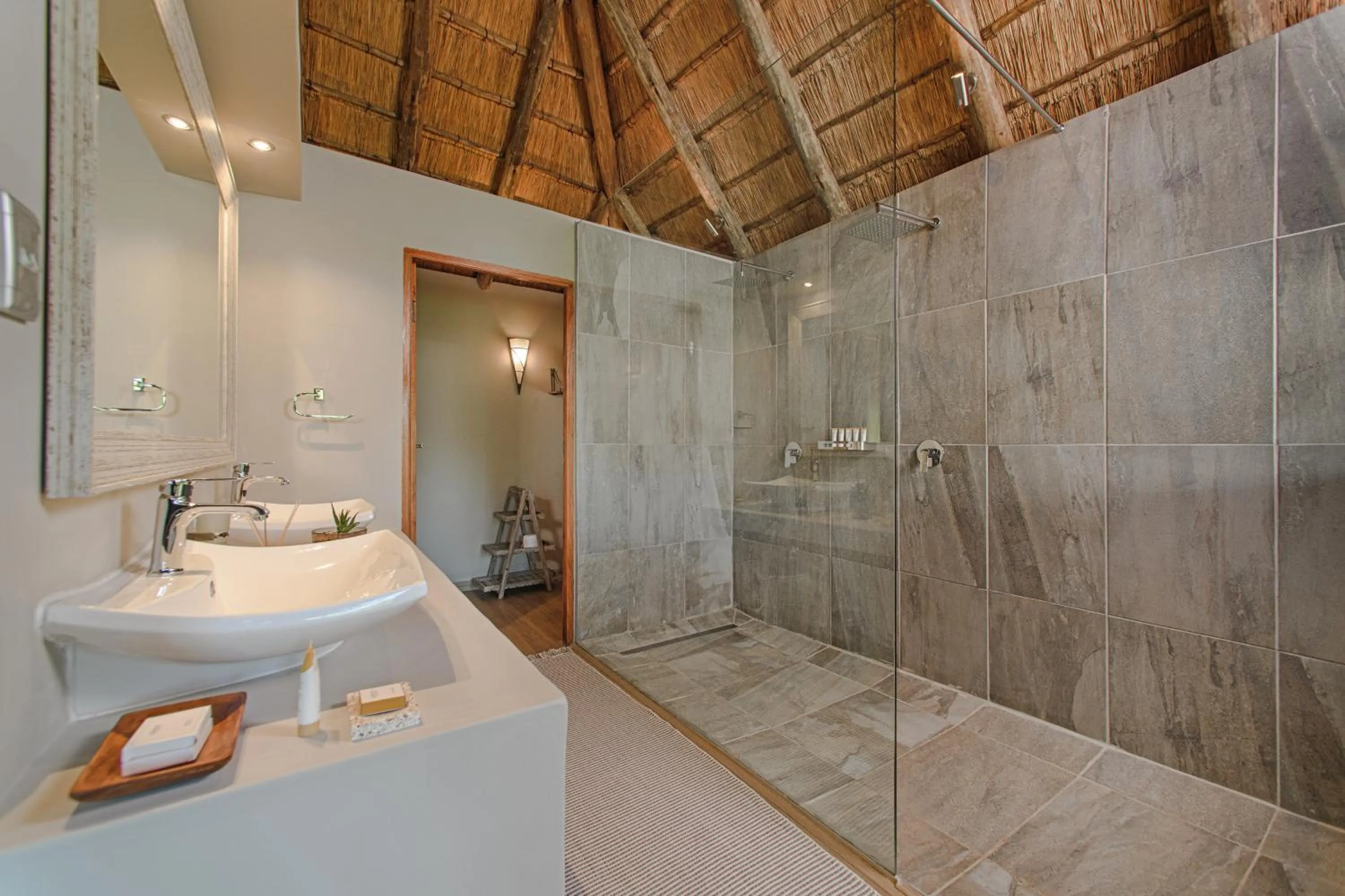 Shower in Karongwe River Lodge