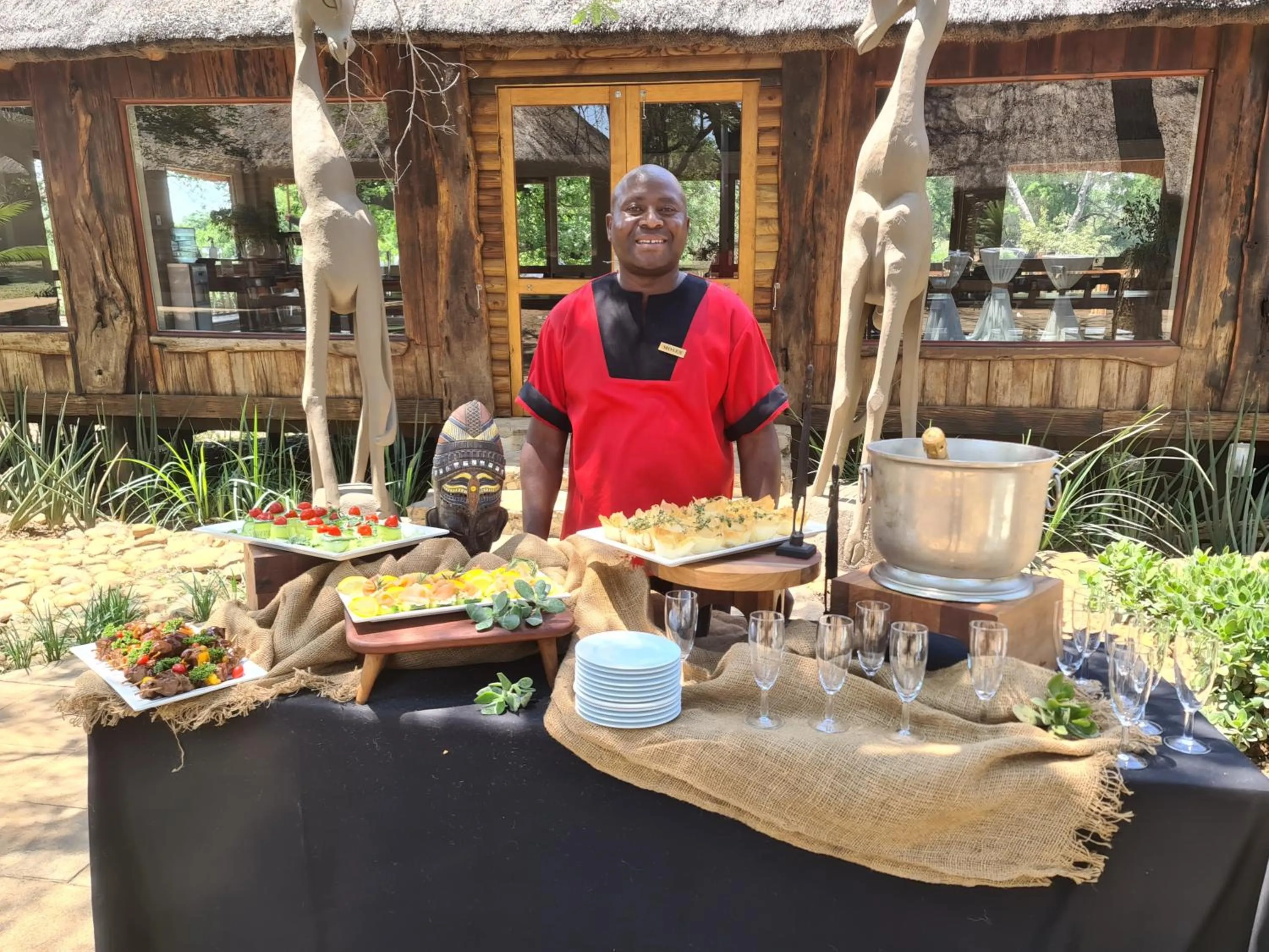 Restaurant/places to eat in Karongwe River Lodge