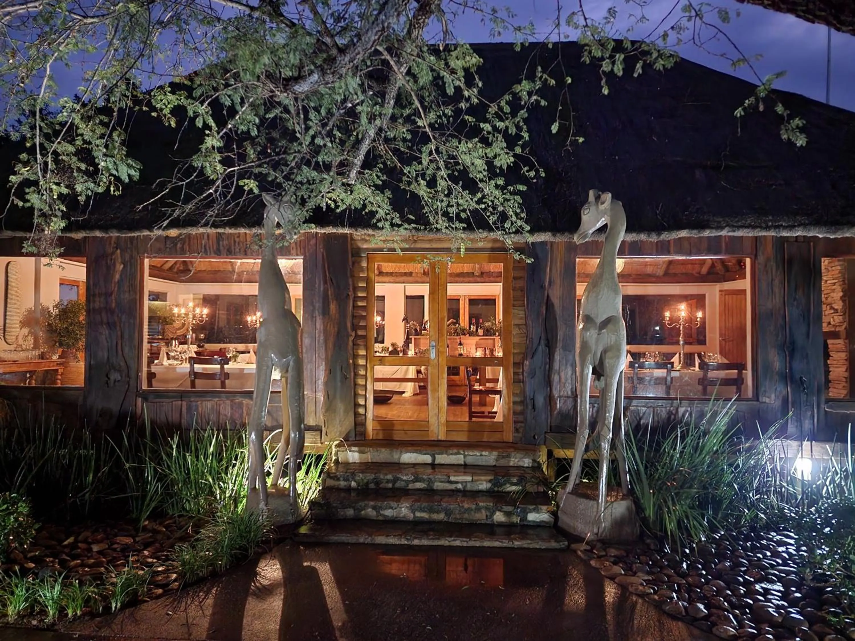 Restaurant/places to eat in Karongwe River Lodge