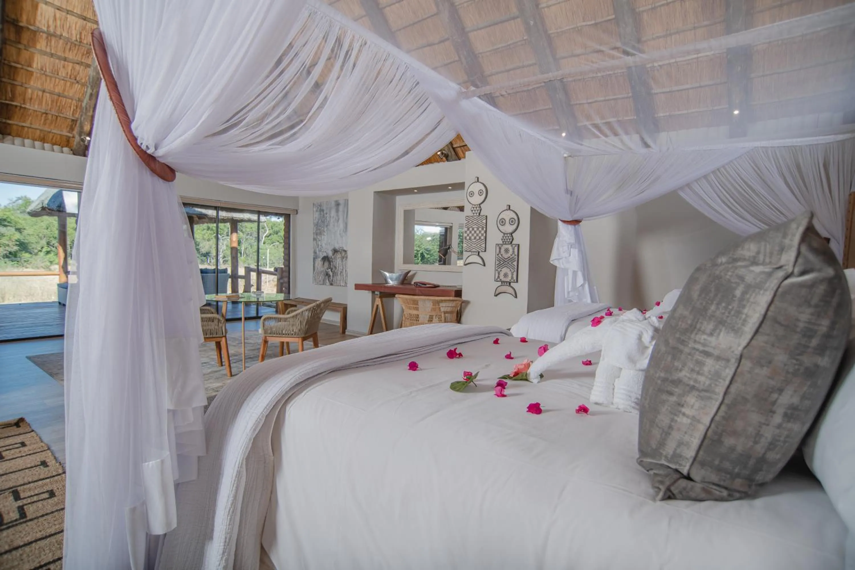 Property building, Bed in Karongwe River Lodge