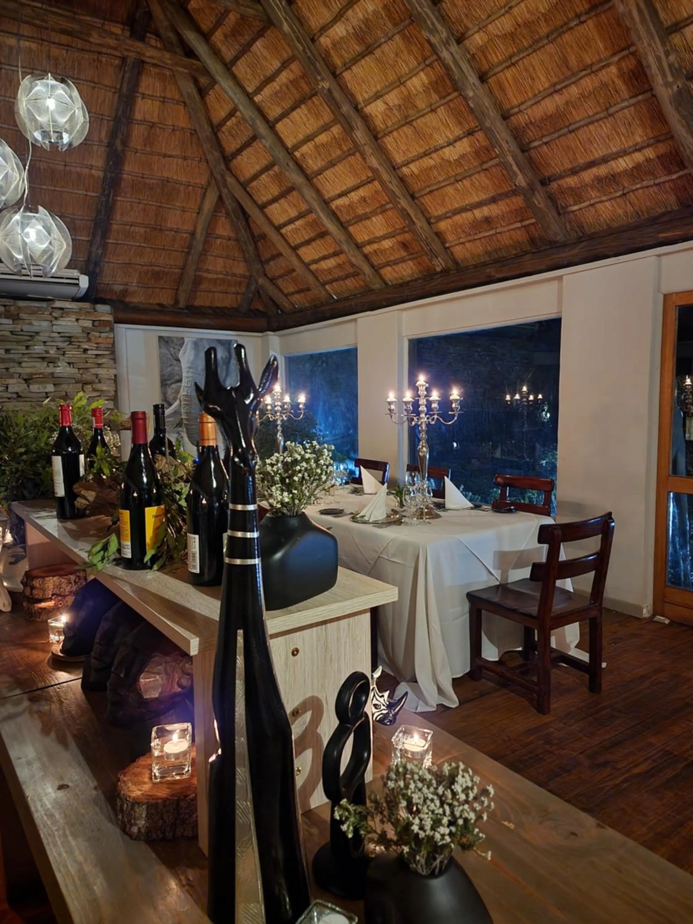 Restaurant/places to eat in Karongwe River Lodge