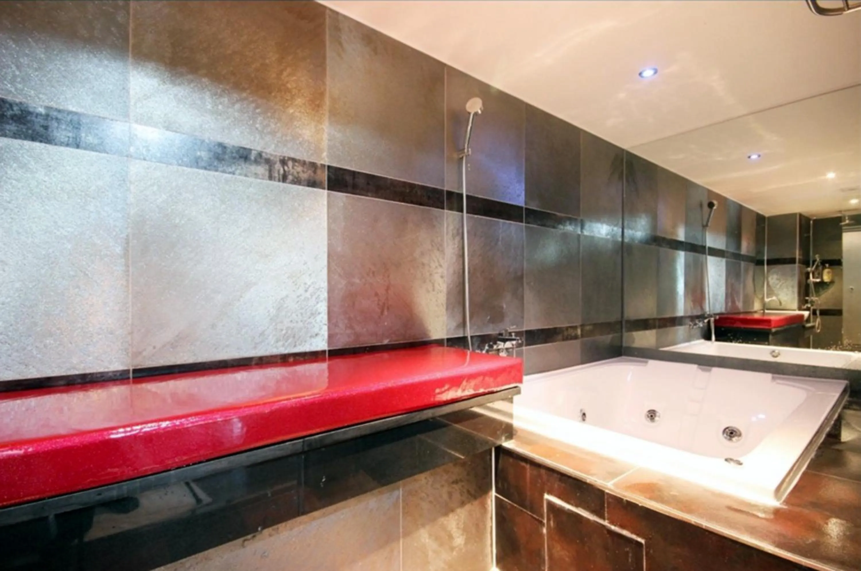 Toilet in Hotel JUNE Haeundae