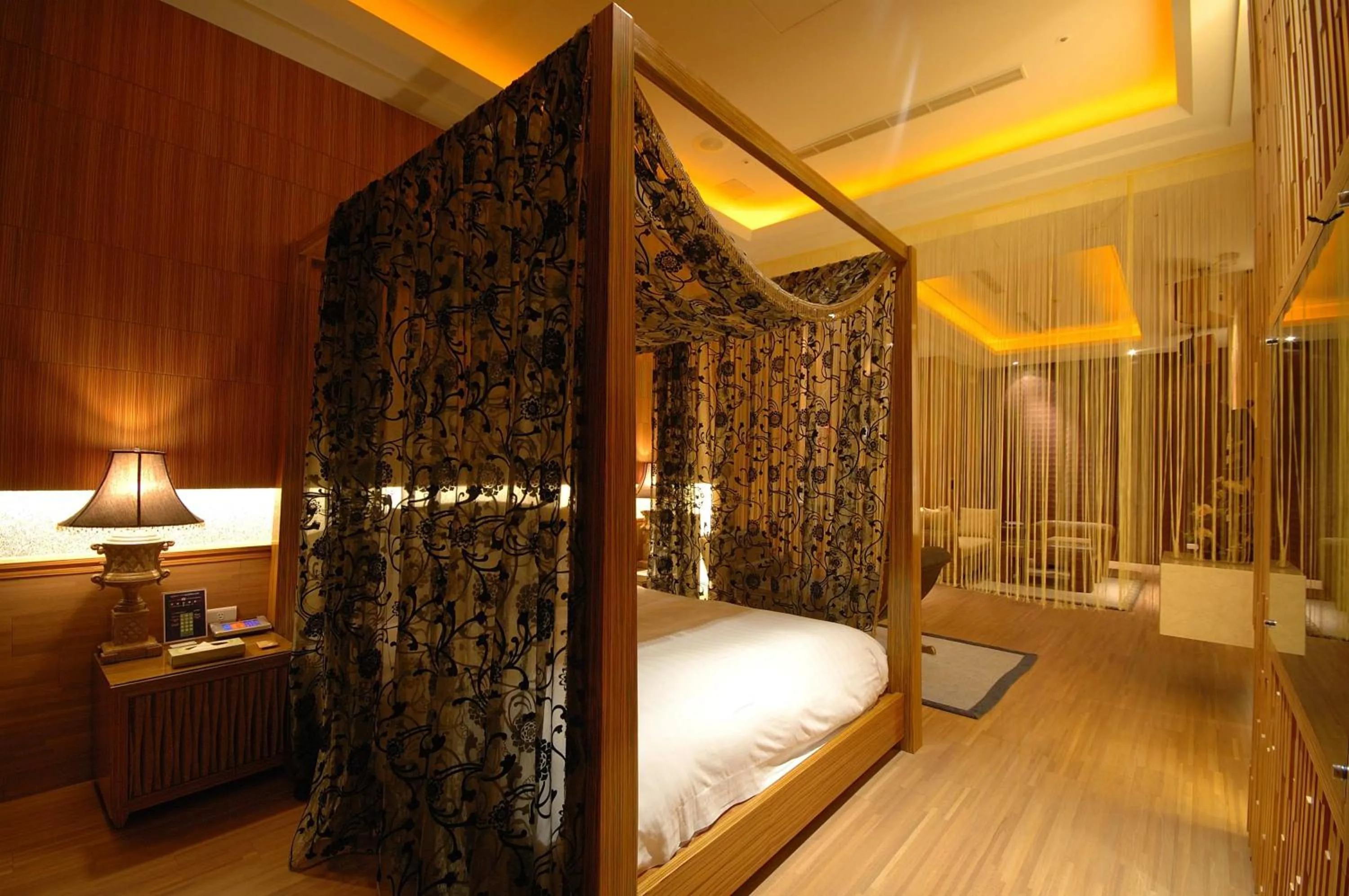 bunk bed, Bed in Dubai Motel