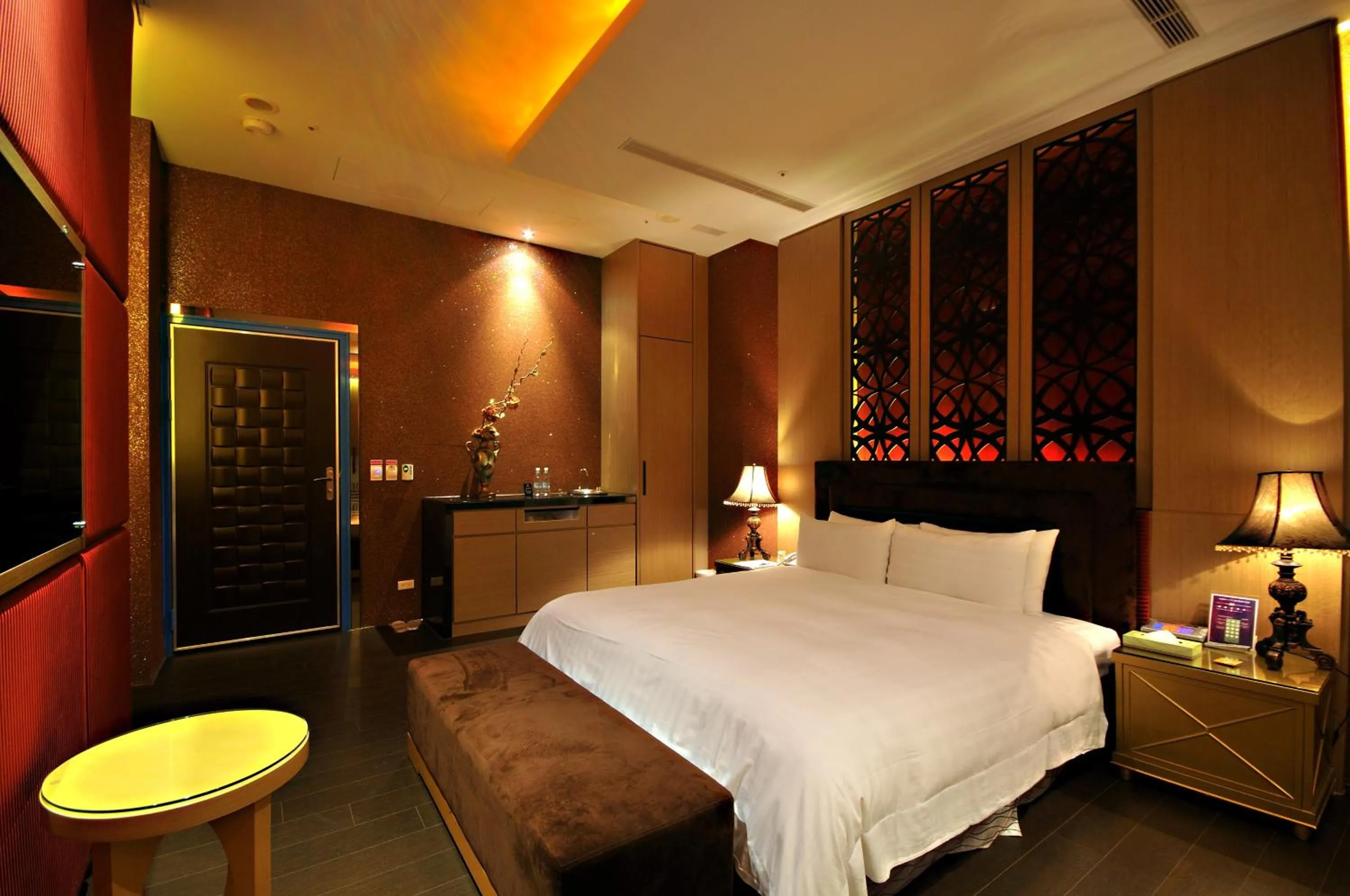 Photo of the whole room, Bed in Dubai Motel