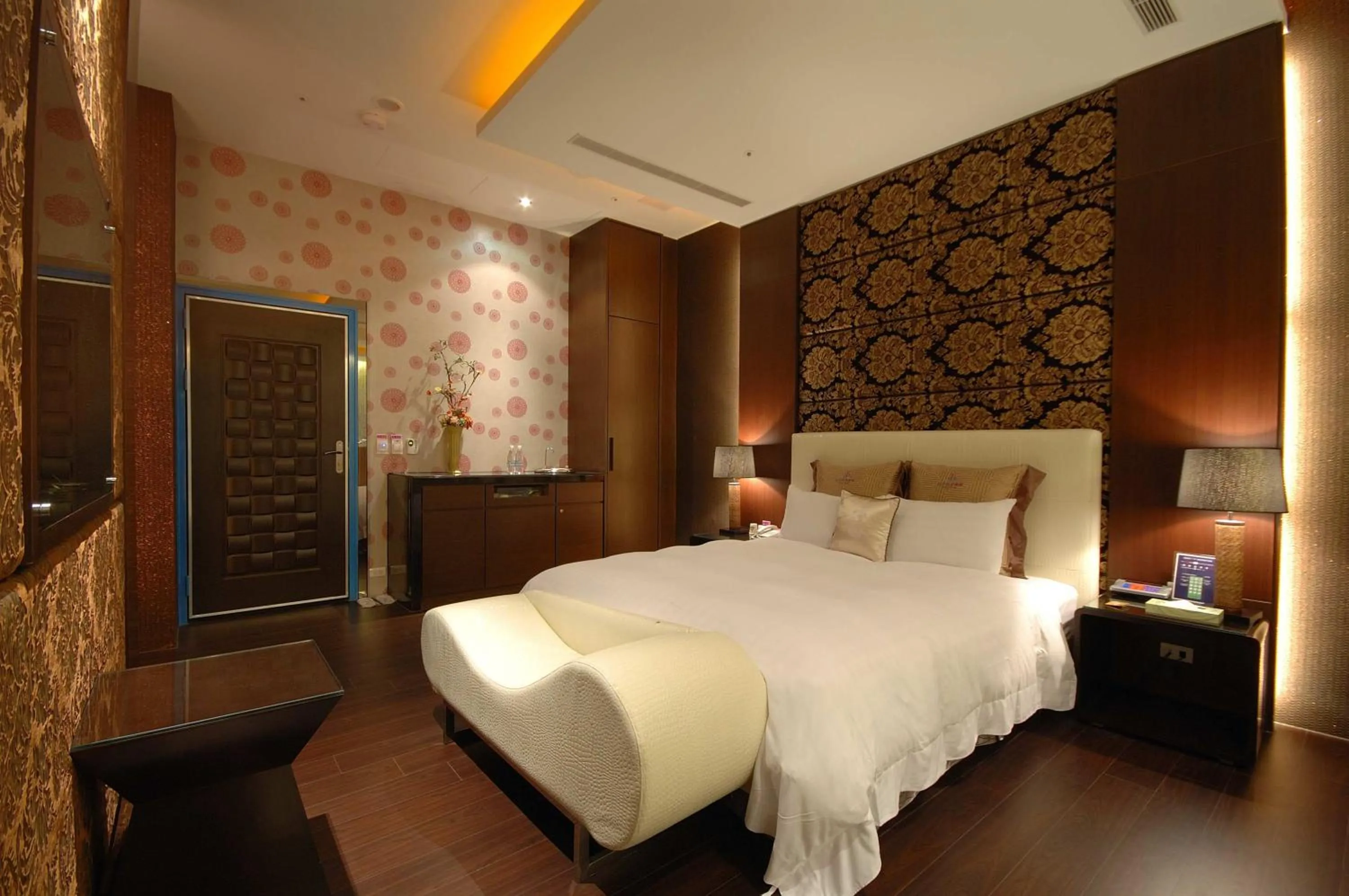 Photo of the whole room, Bed in Dubai Motel