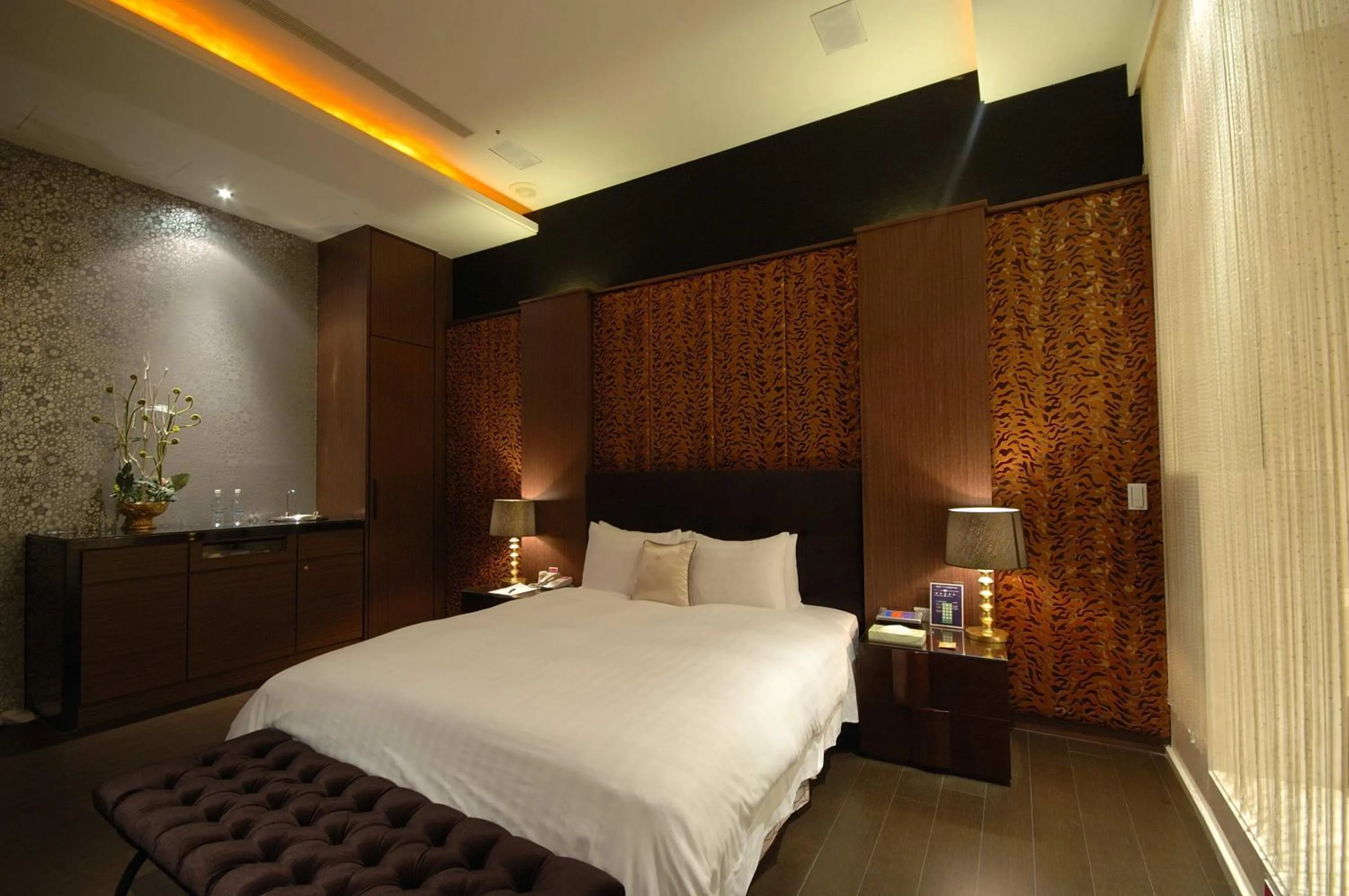 bunk bed, Bed in Dubai Motel