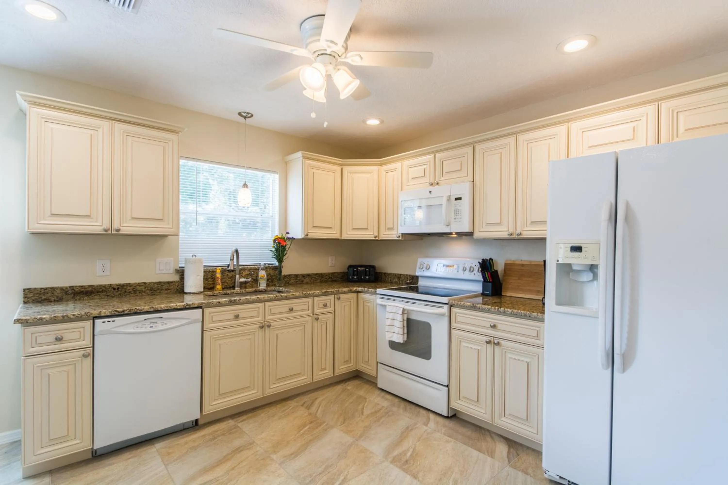 Kitchen or kitchenette in Villa Franca bungalow