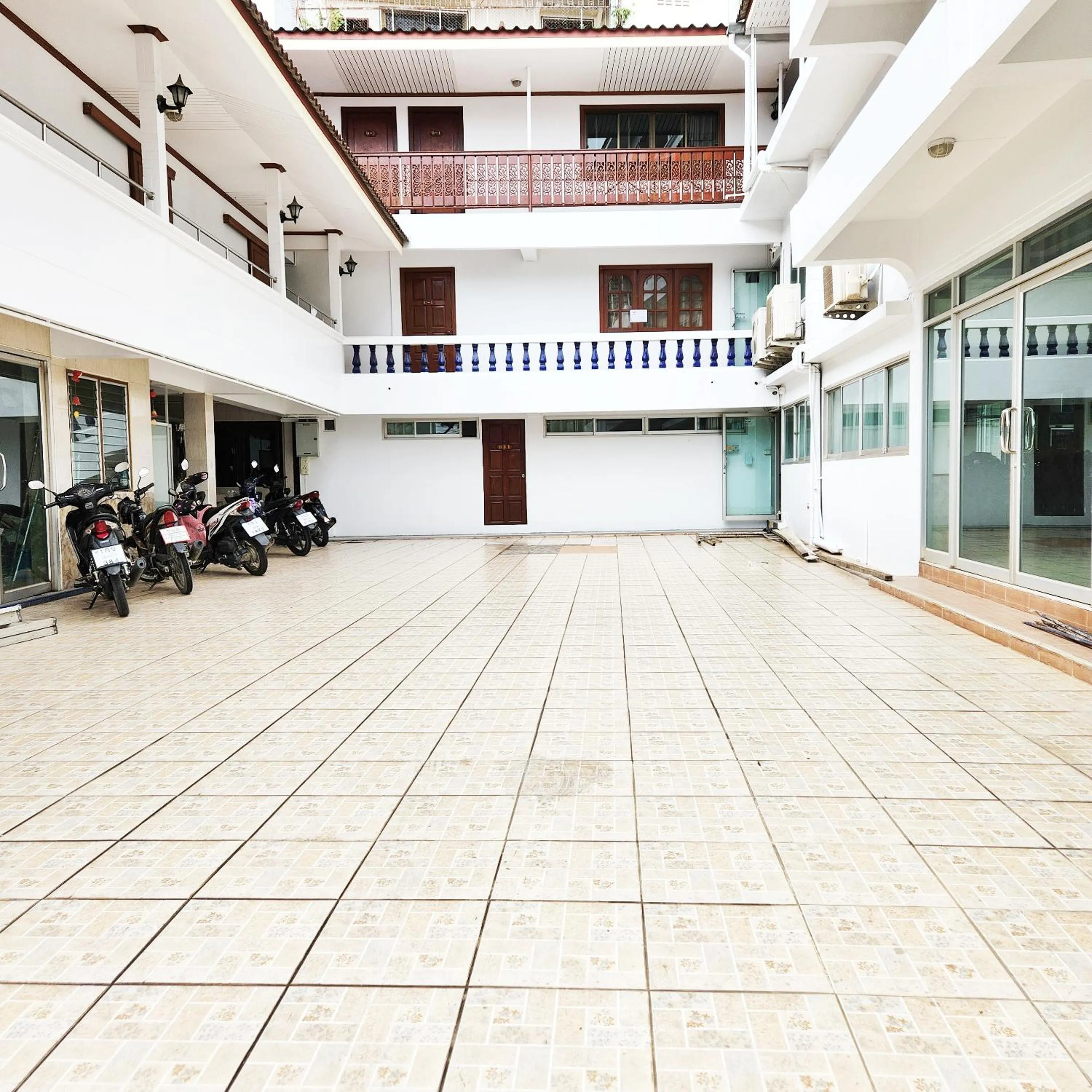 NAVY HOME HOTEL โรงแรมเนวี่โฮม