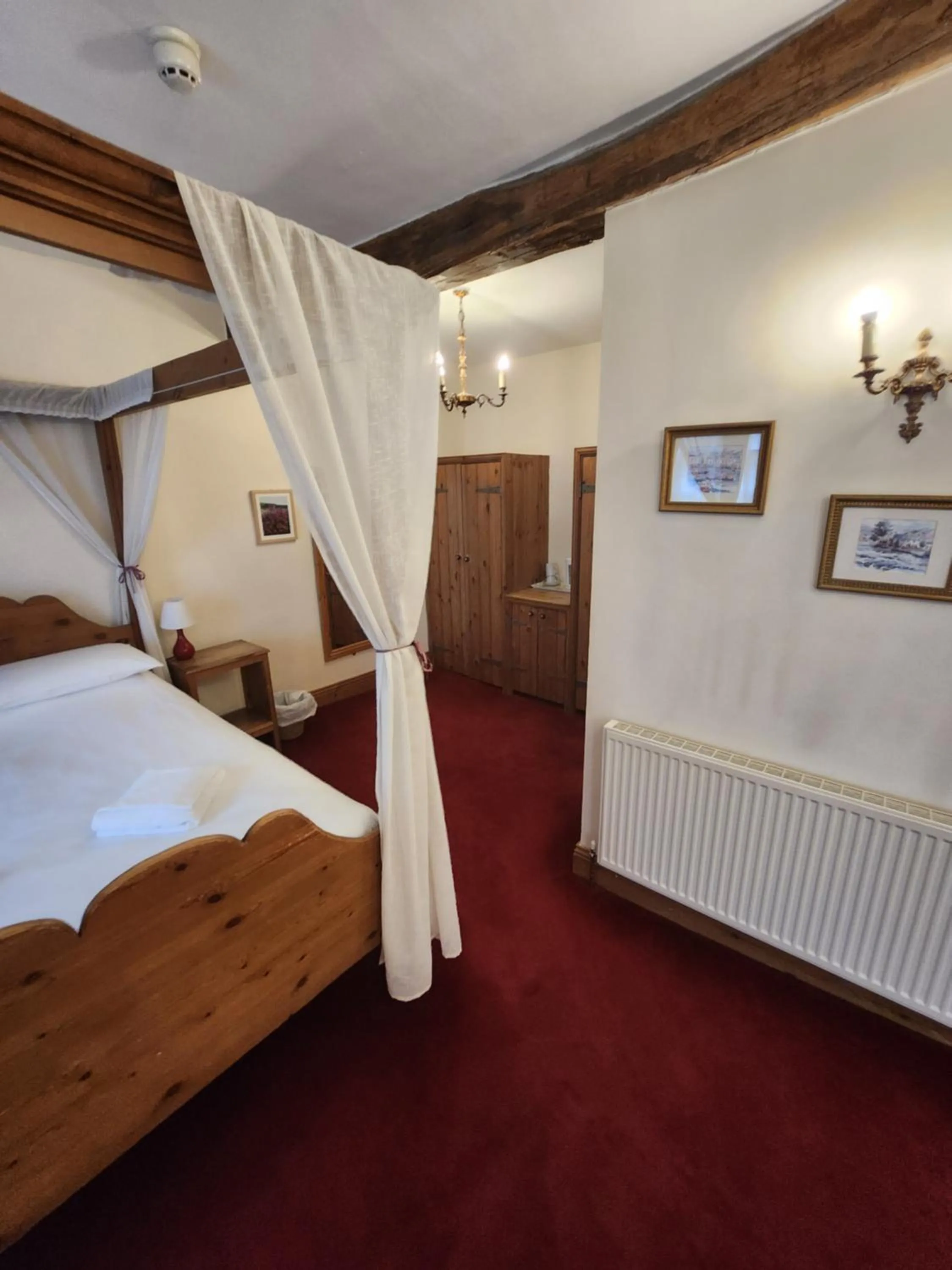 Bed in The New Inn