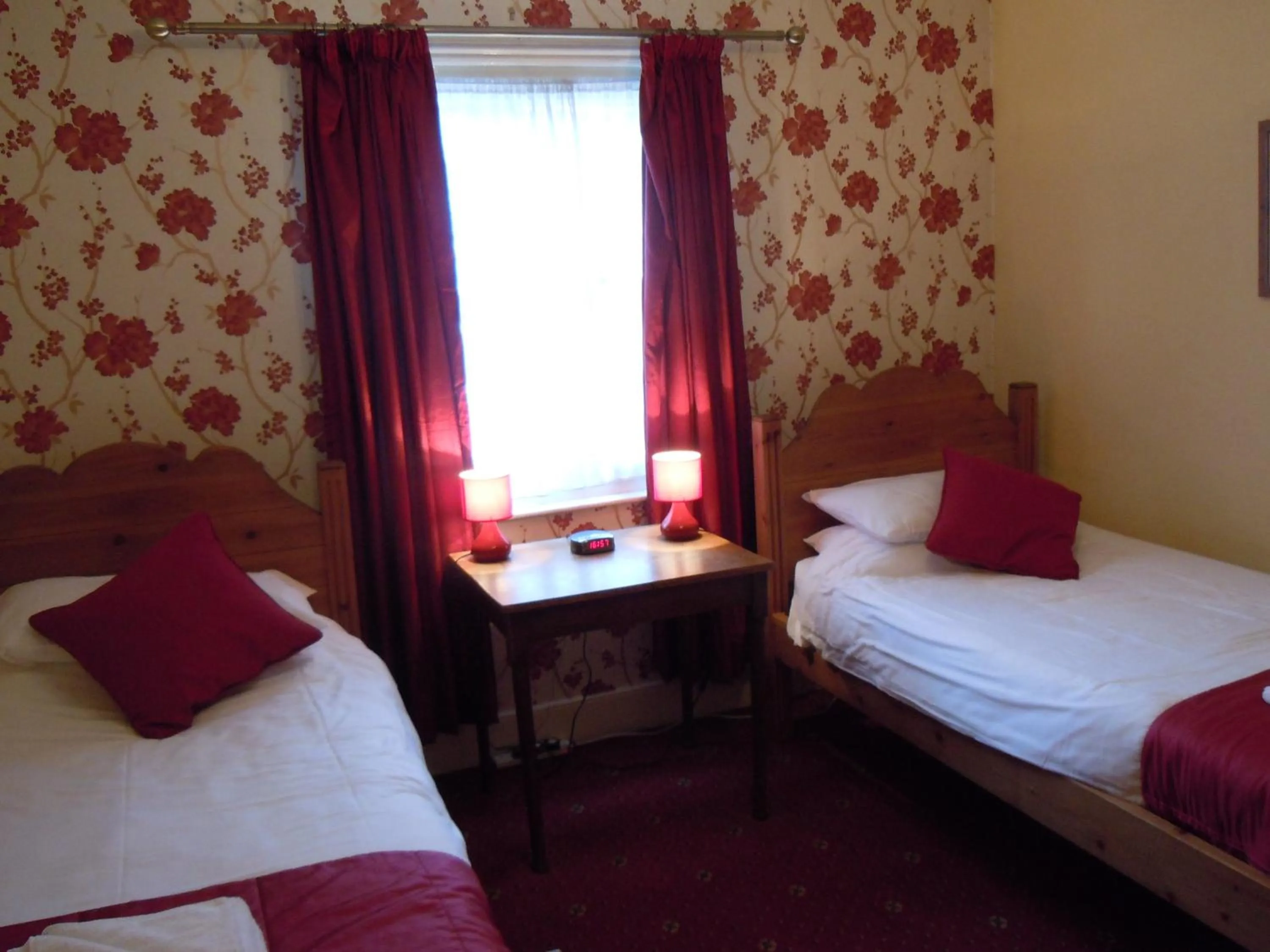 Day, Bed in The New Inn