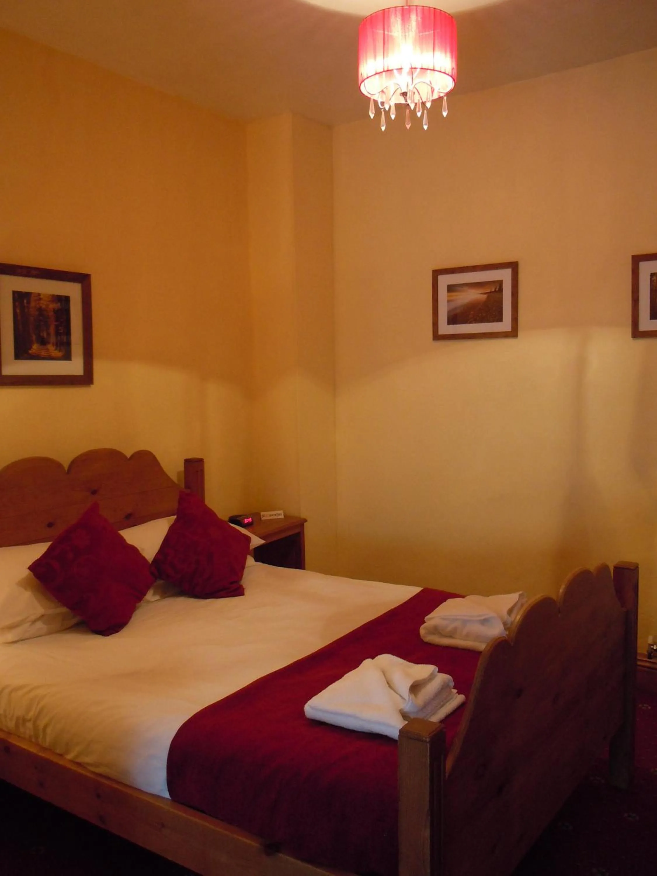 Photo of the whole room, Bed in The New Inn