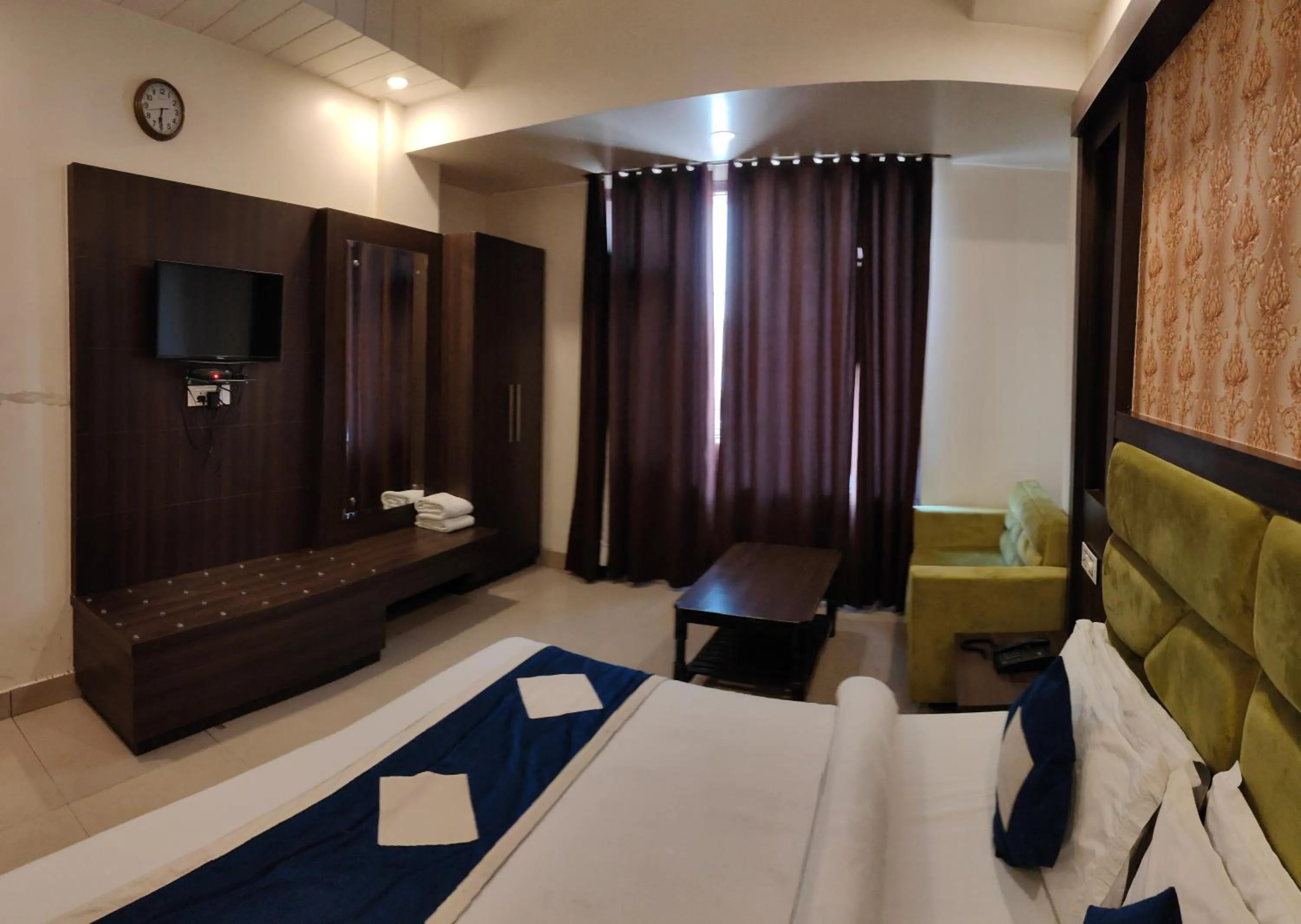 Bedroom, Bed in Hotel Krishna