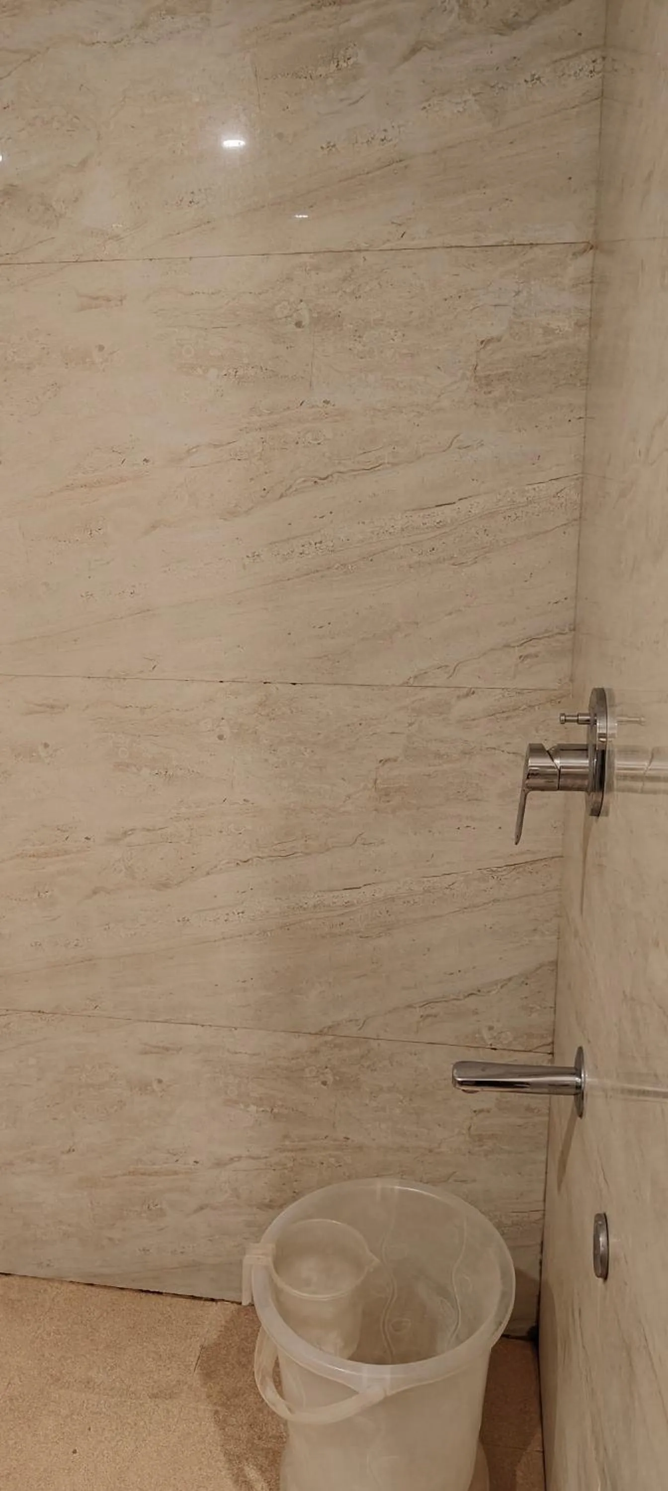 Shower in Hotel Krishna