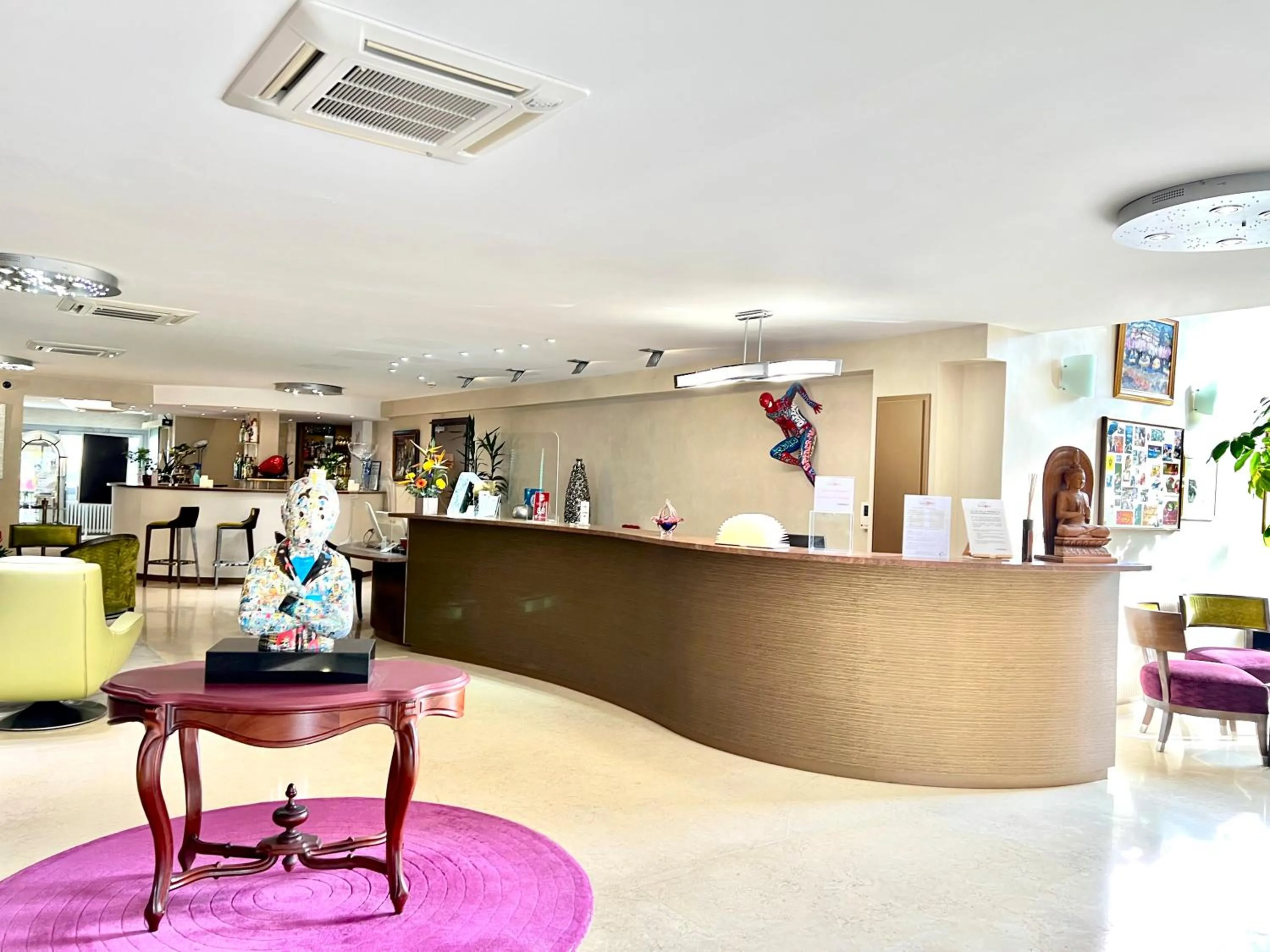 Lobby or reception in Hôtel Les Trois Roses, Meylan Grenoble