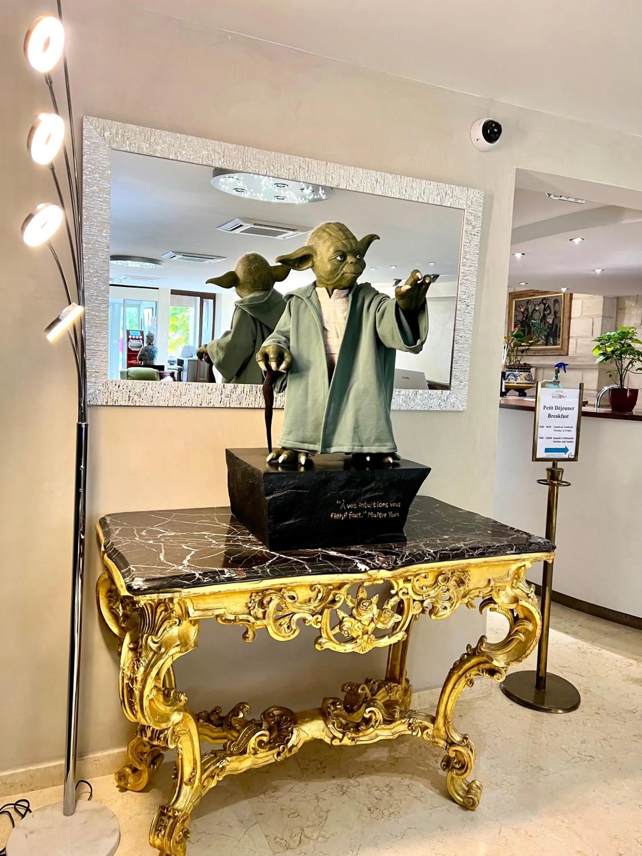 Decorative detail in Hôtel Les Trois Roses, Meylan Grenoble