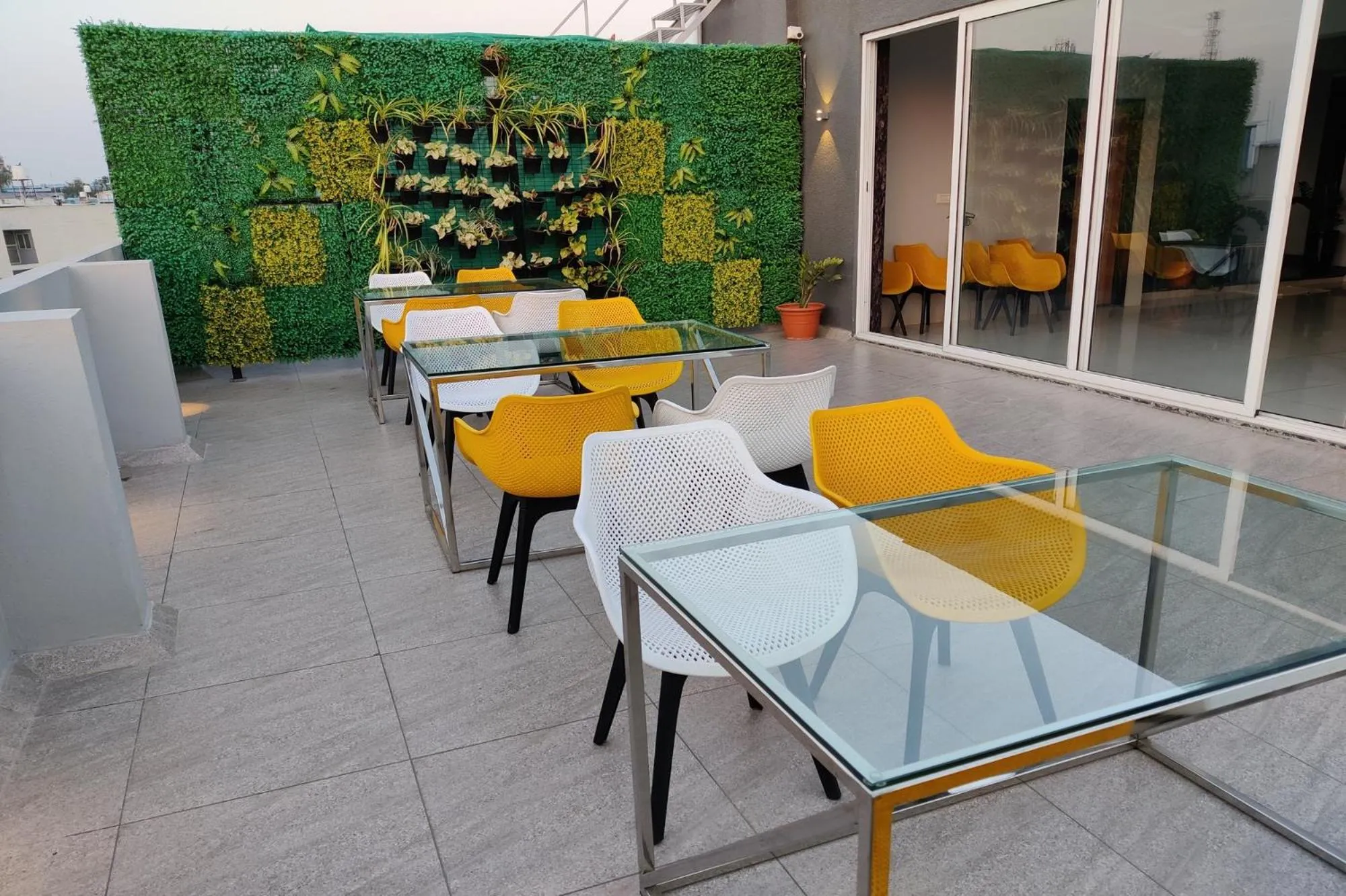 Restaurant/places to eat in Hotel Blue Bells