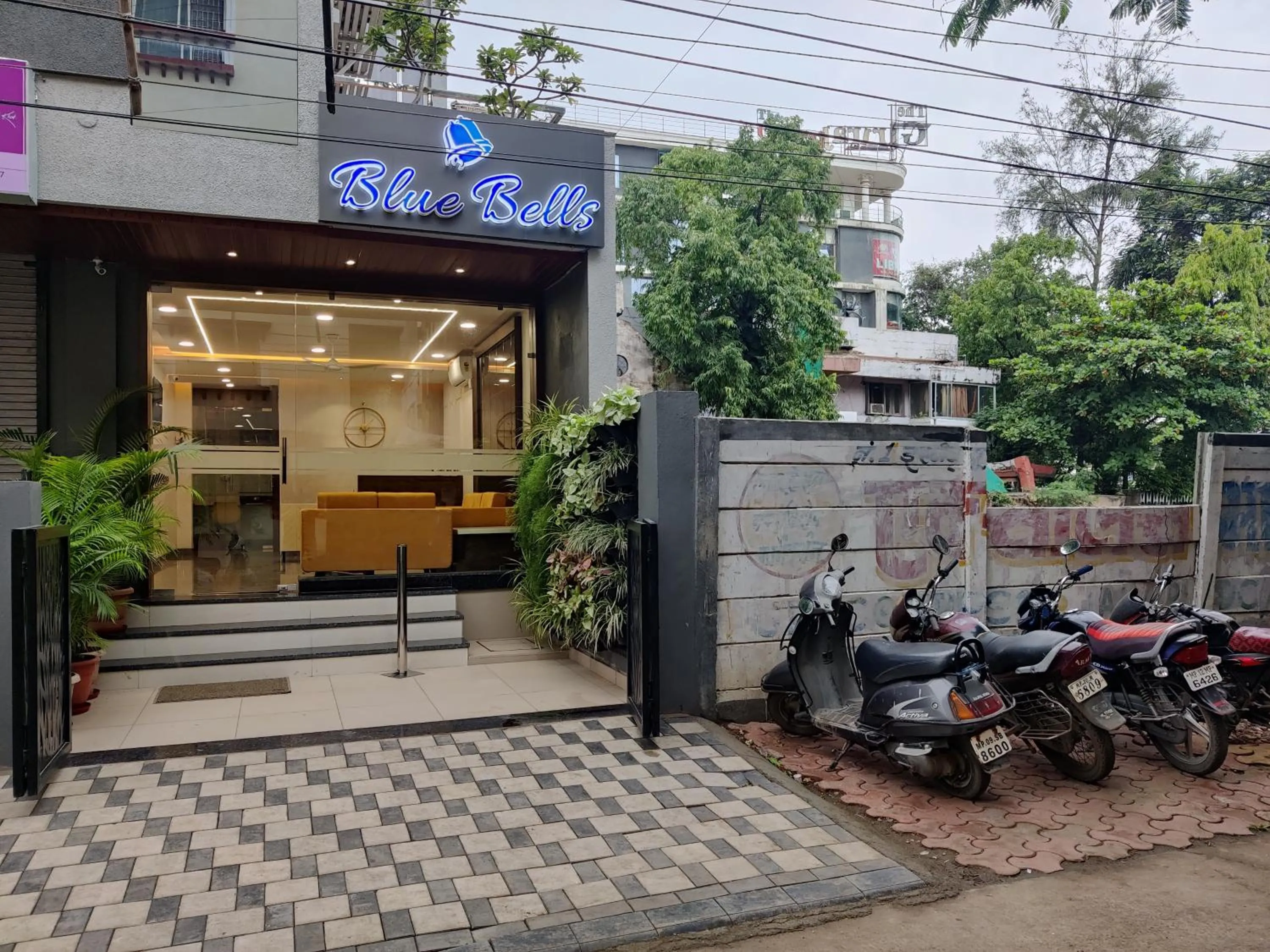 Facade/entrance in Hotel Blue Bells