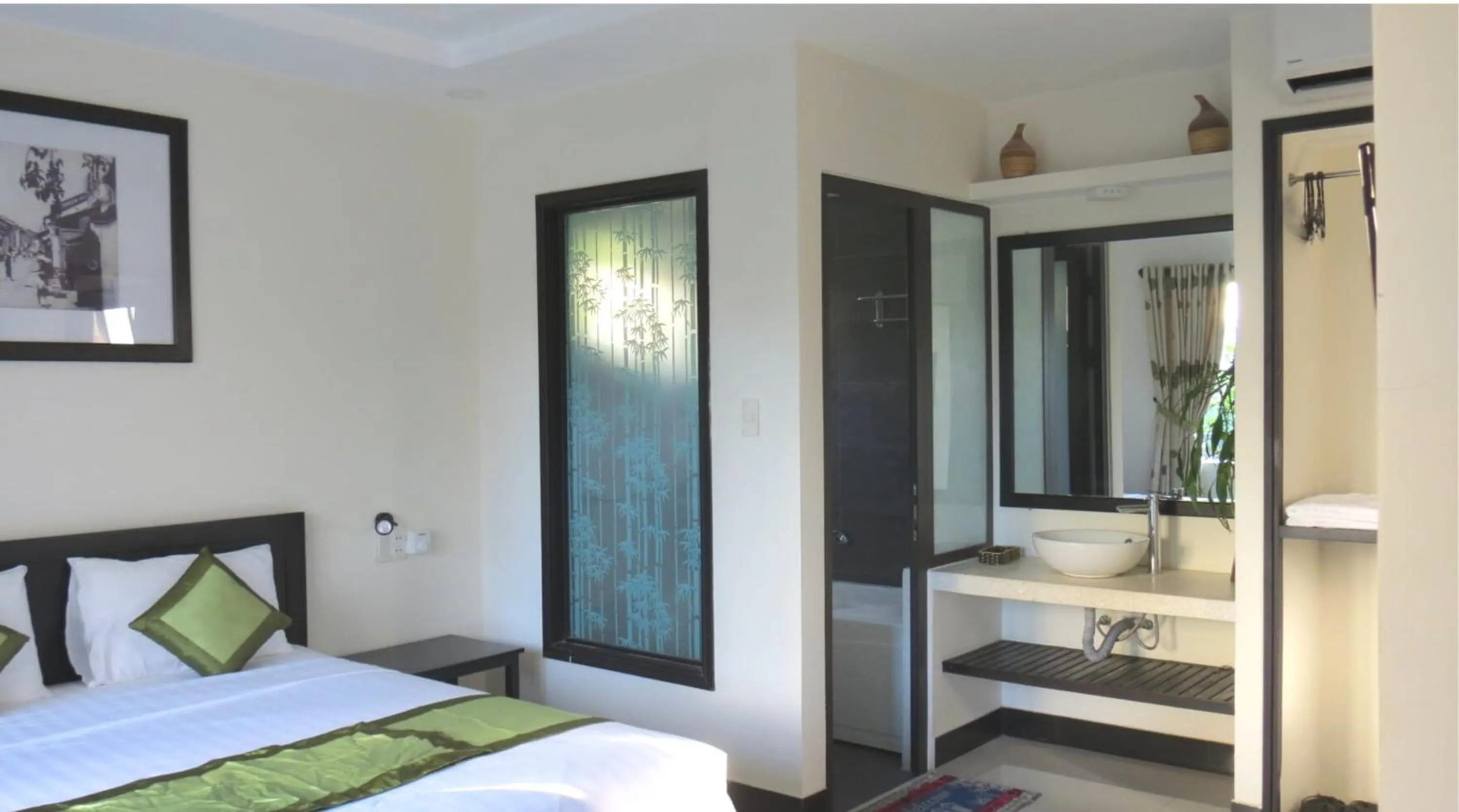 Photo of the whole room, Bed in Starfruit villa Hoi An