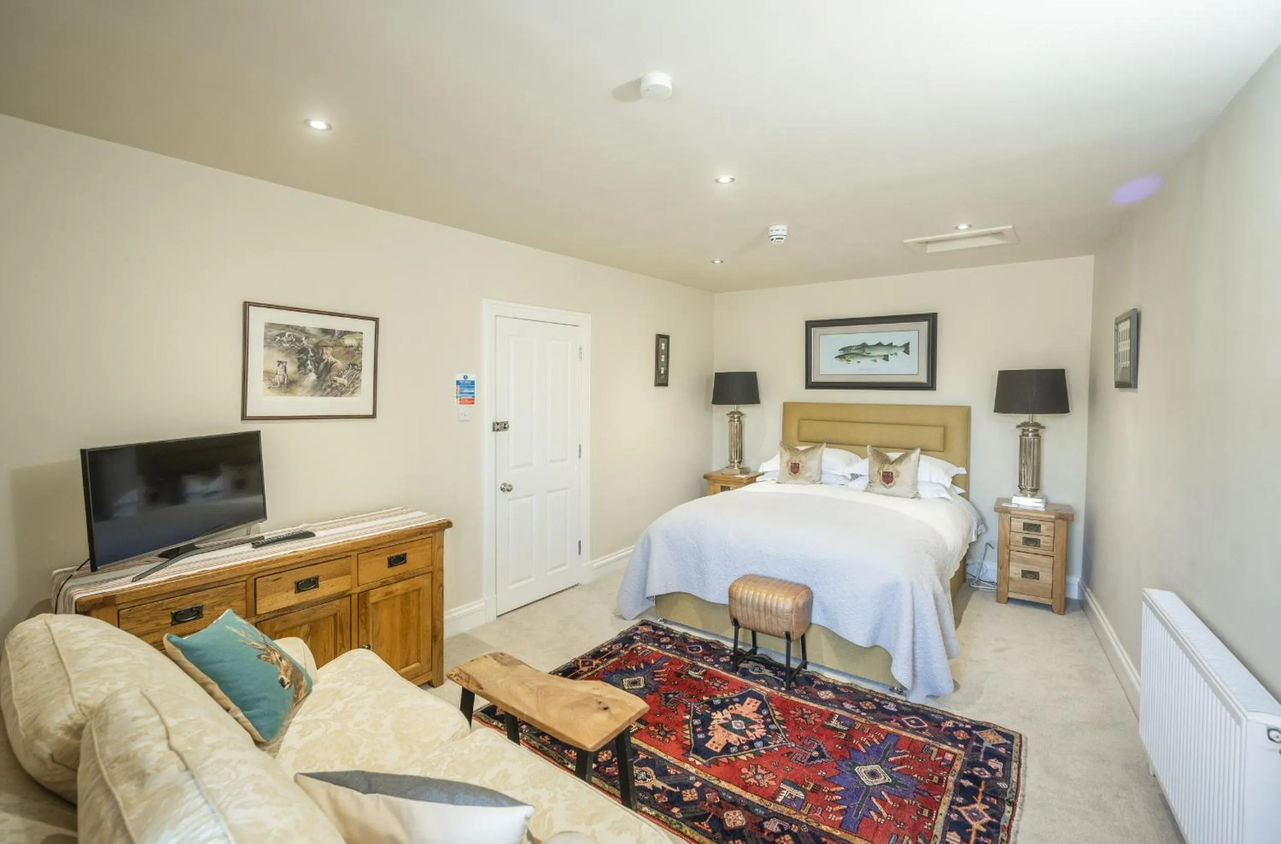 Bedroom, Bed in Black Bull Hotel