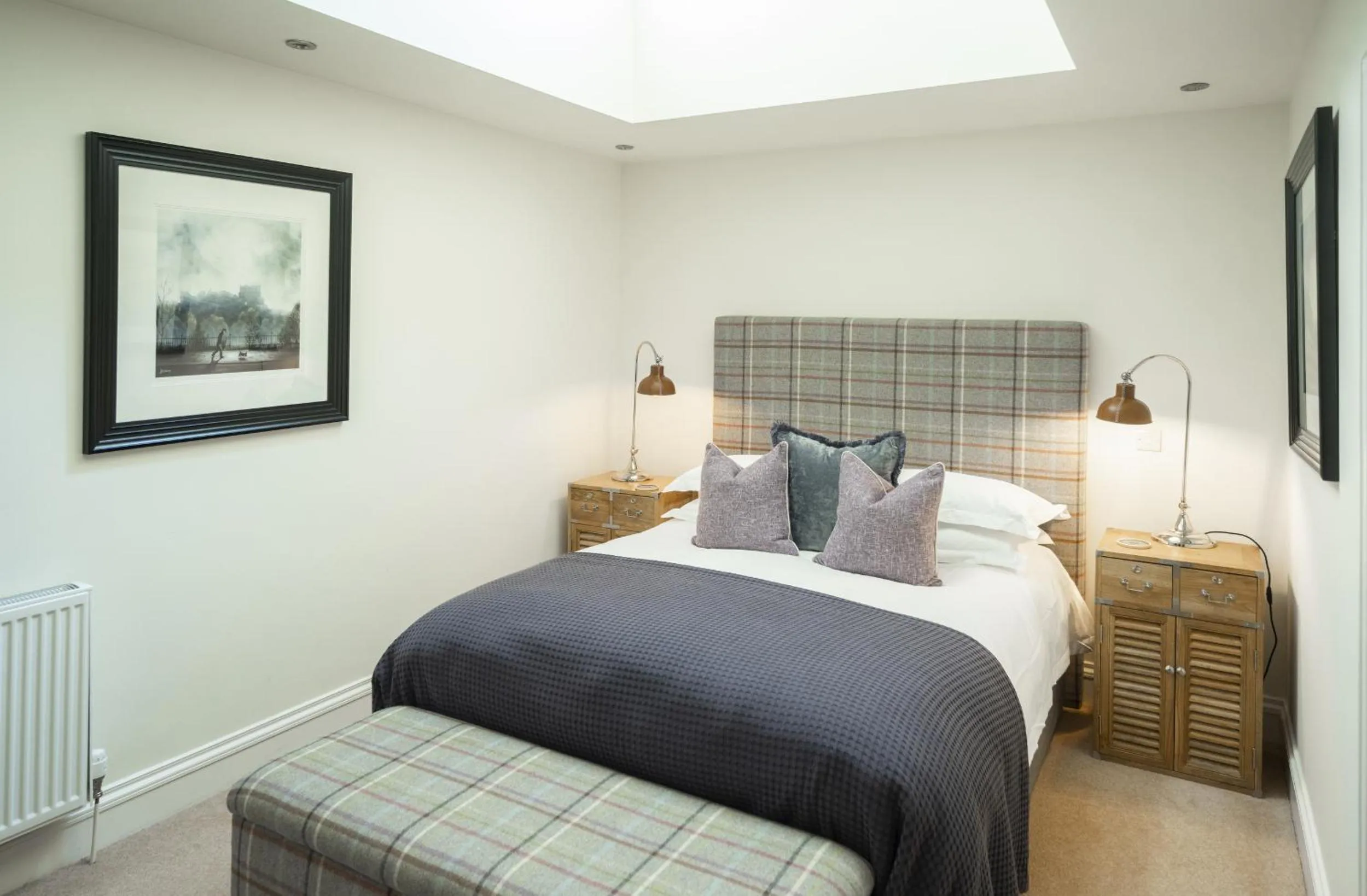 Bedroom, Bed in Black Bull Hotel