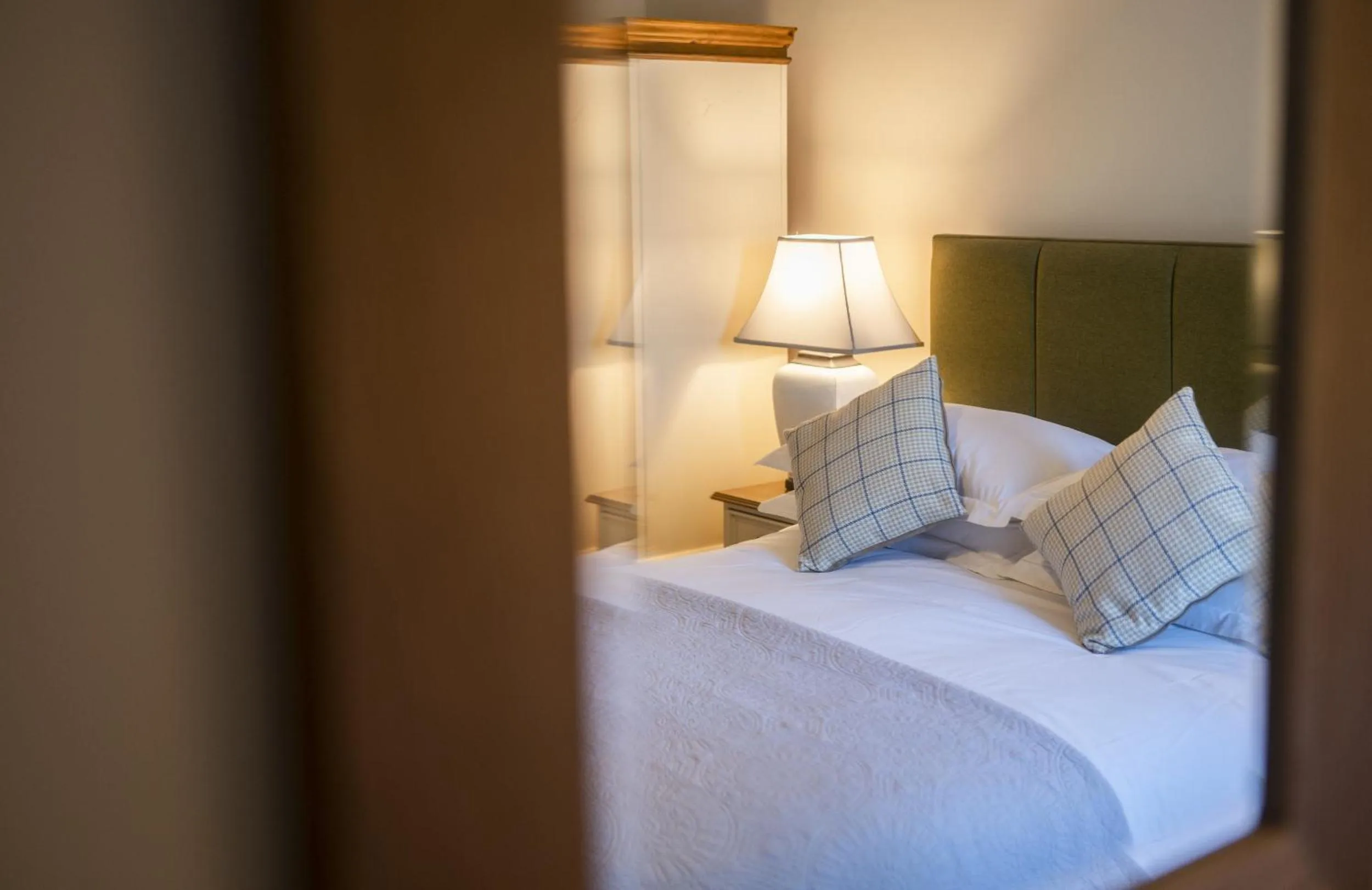 Bedroom, Bed in Black Bull Hotel