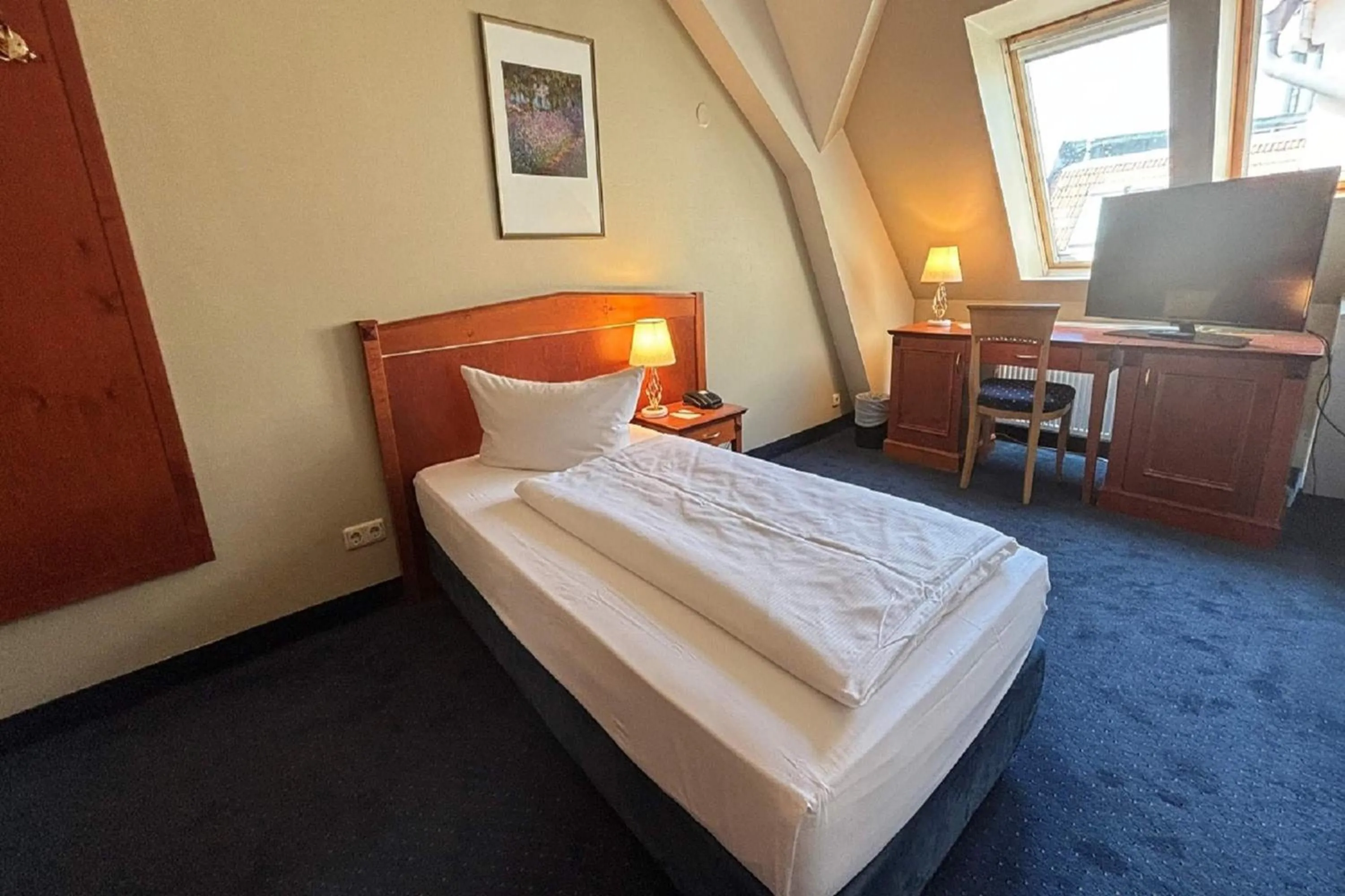 Photo of the whole room, Bed in Wyndham Garden Berlin Mitte