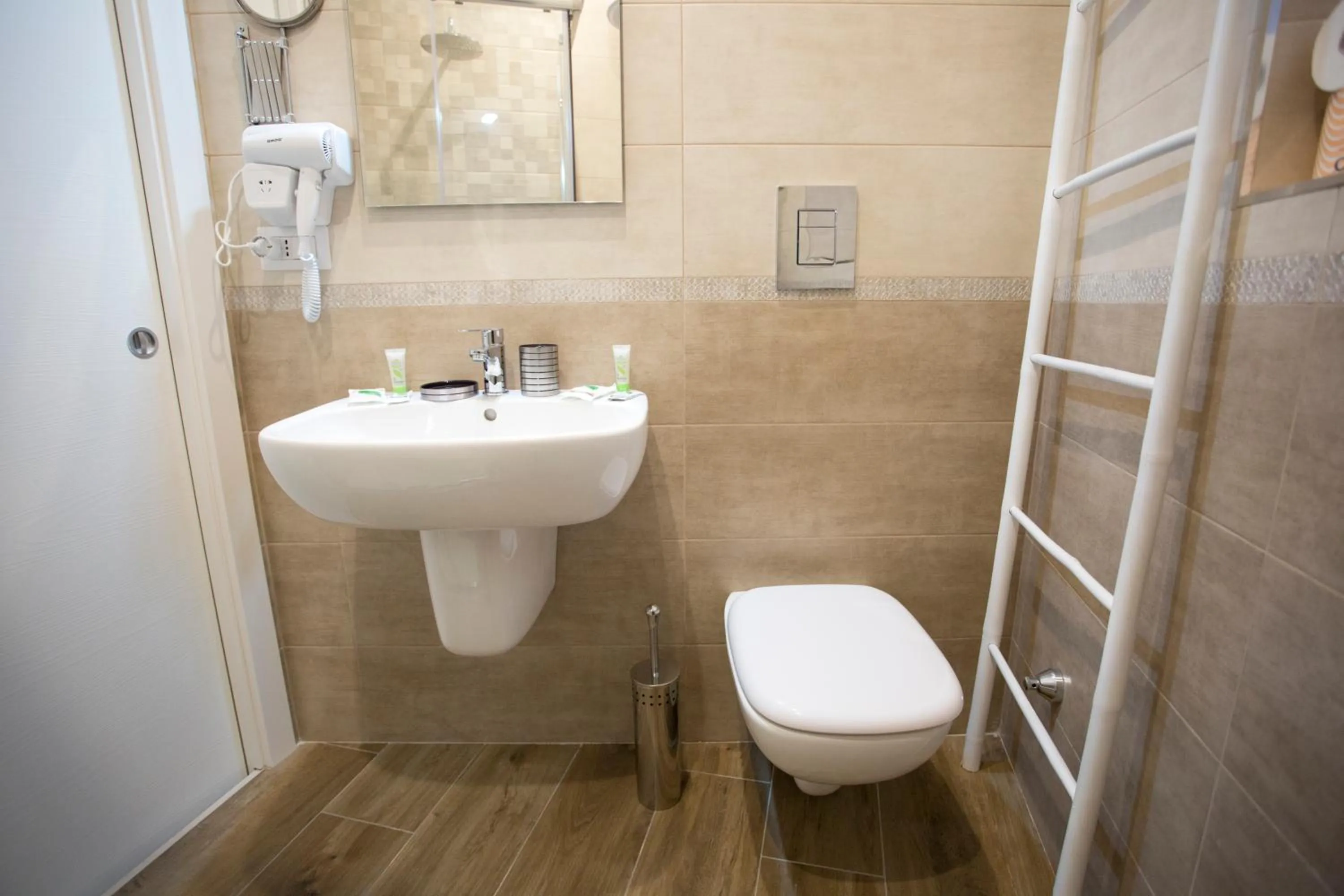 Shower in B&B LA CHICCA