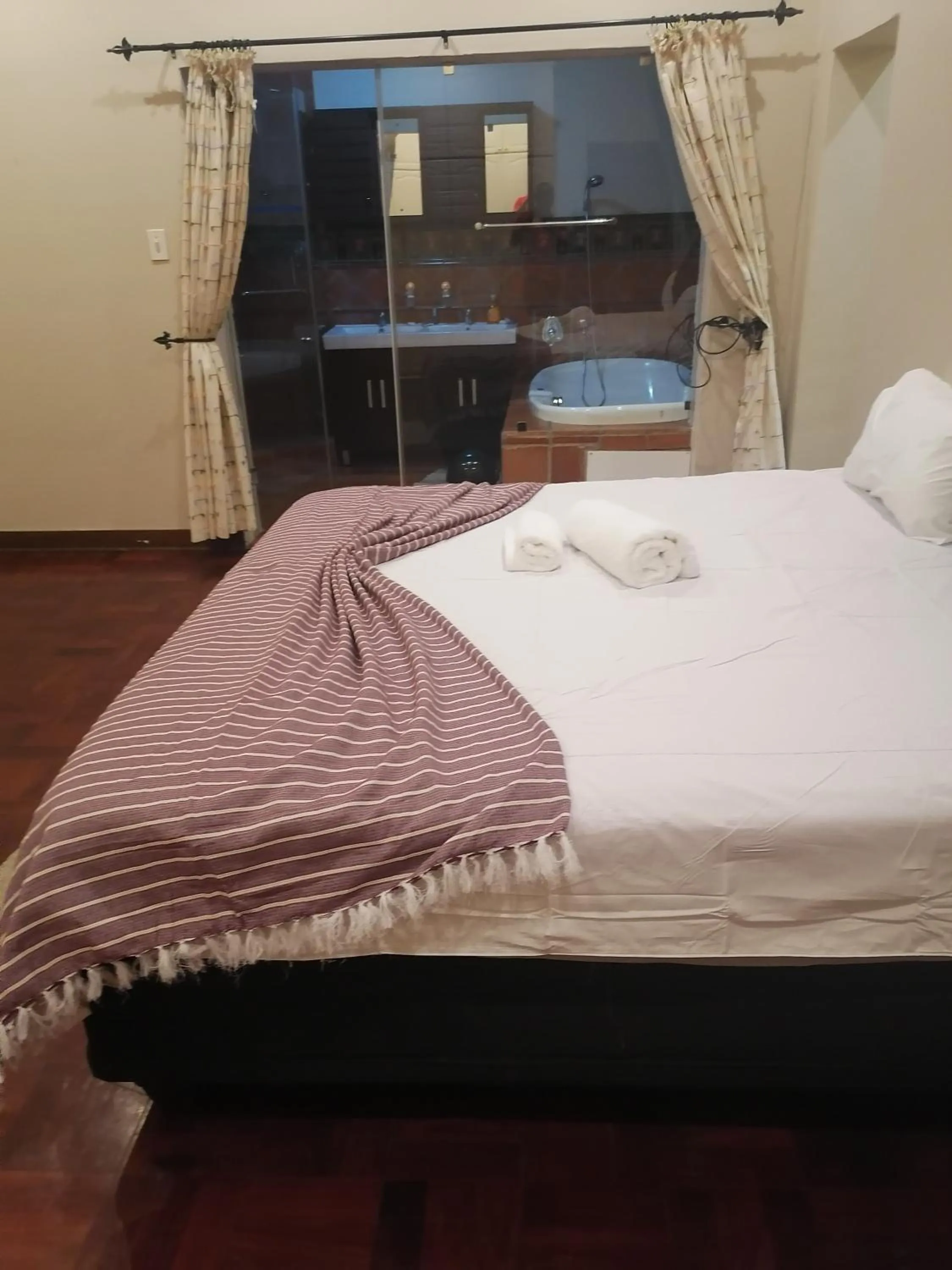 Bed in 180 On Anderson Guest House