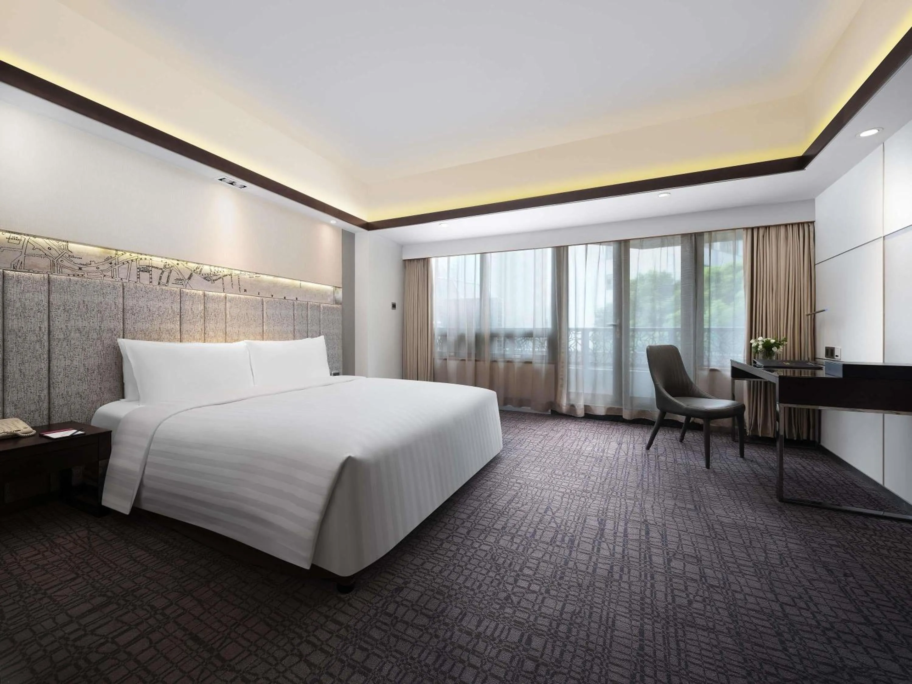 Bedroom, Bed in Grand Mercure Shanghai Hongqiao