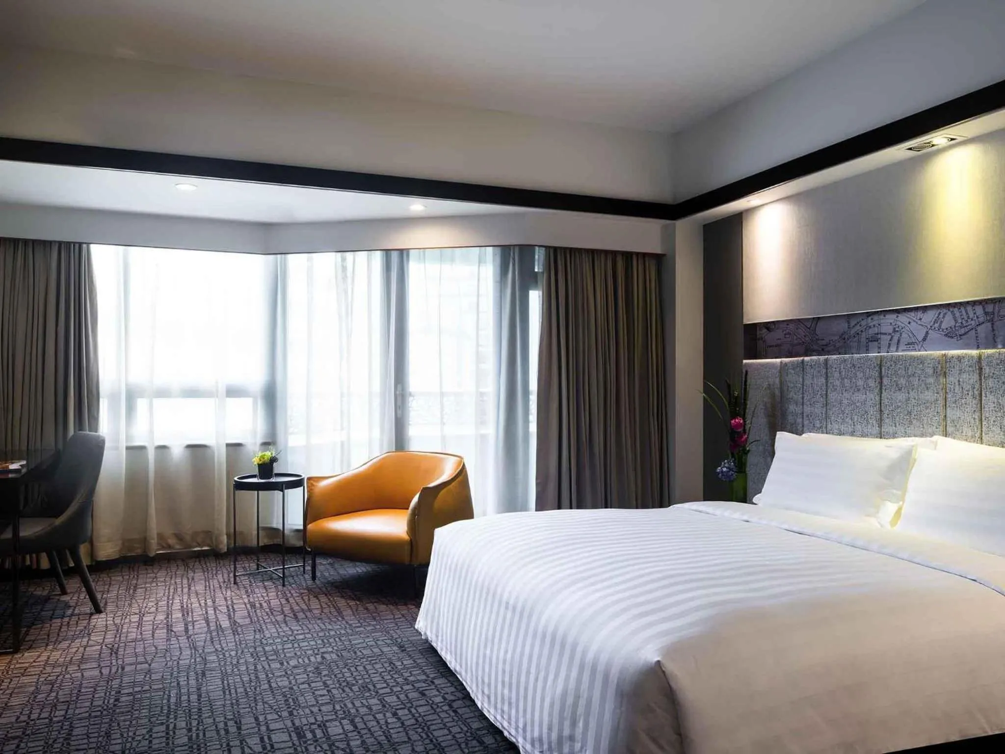 Bedroom, Bed in Grand Mercure Shanghai Hongqiao