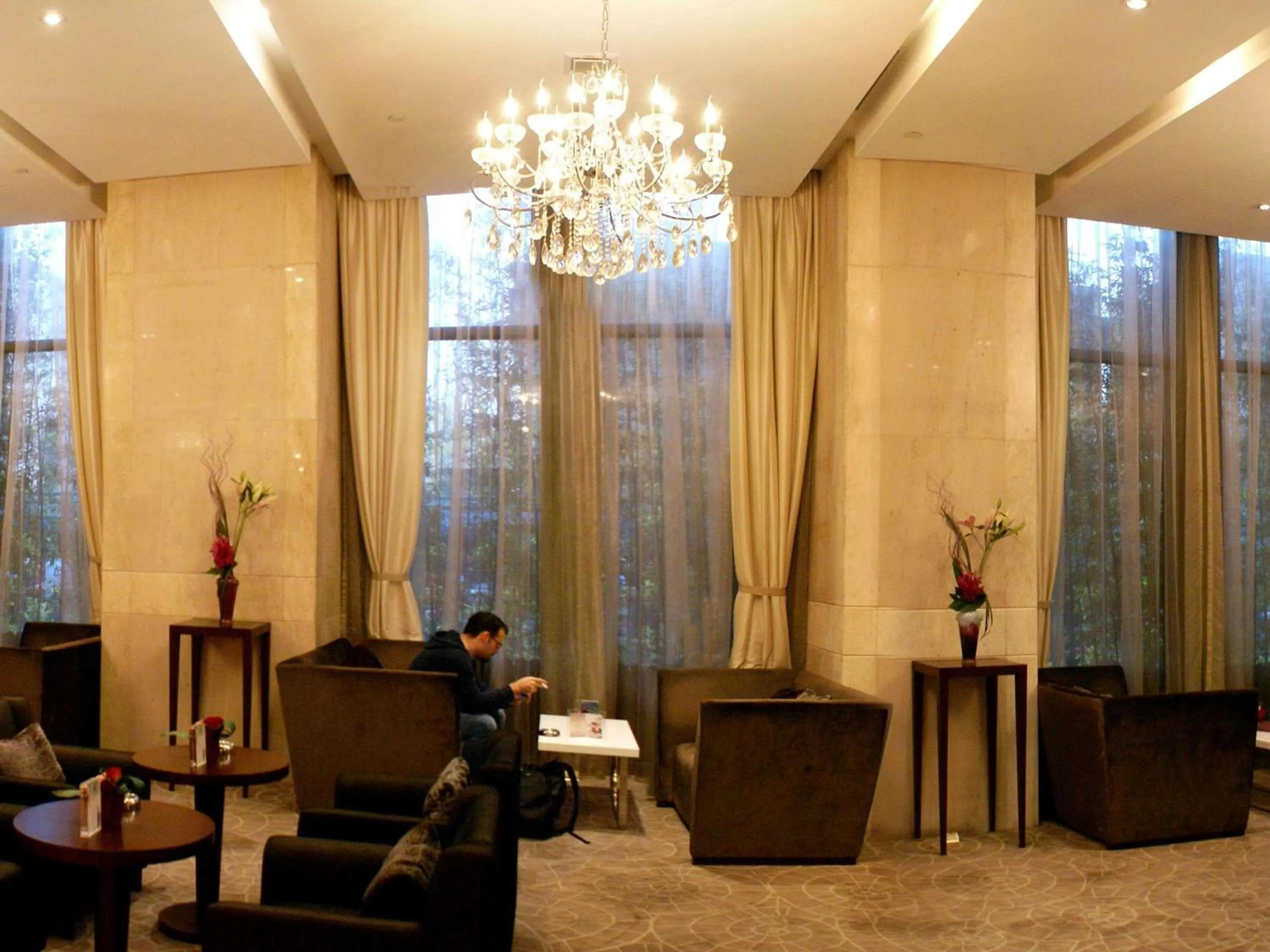Lounge or bar in Grand Mercure Shanghai Hongqiao