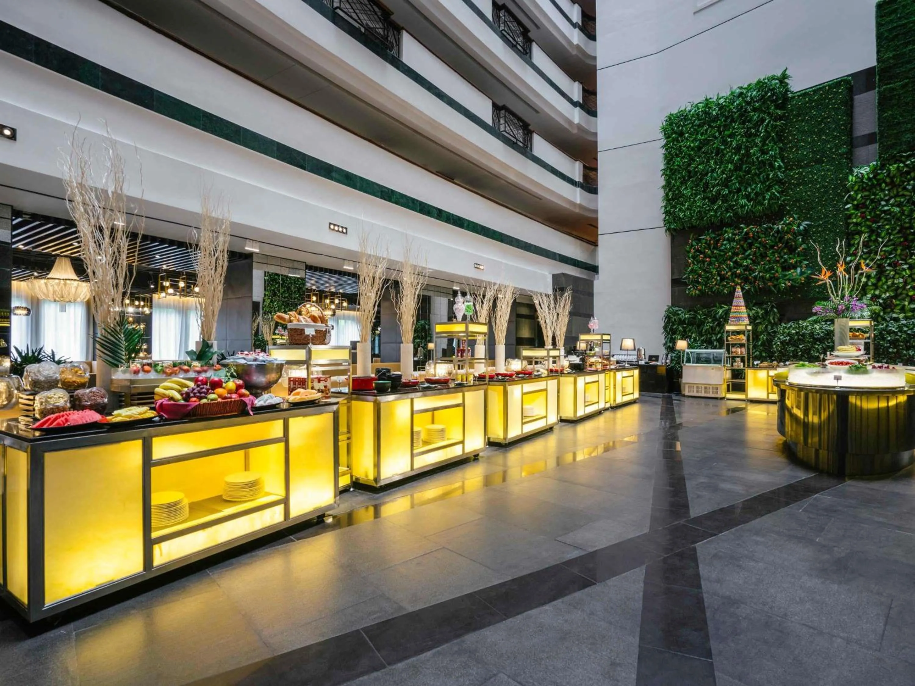 Restaurant/places to eat in Grand Mercure Shanghai Hongqiao
